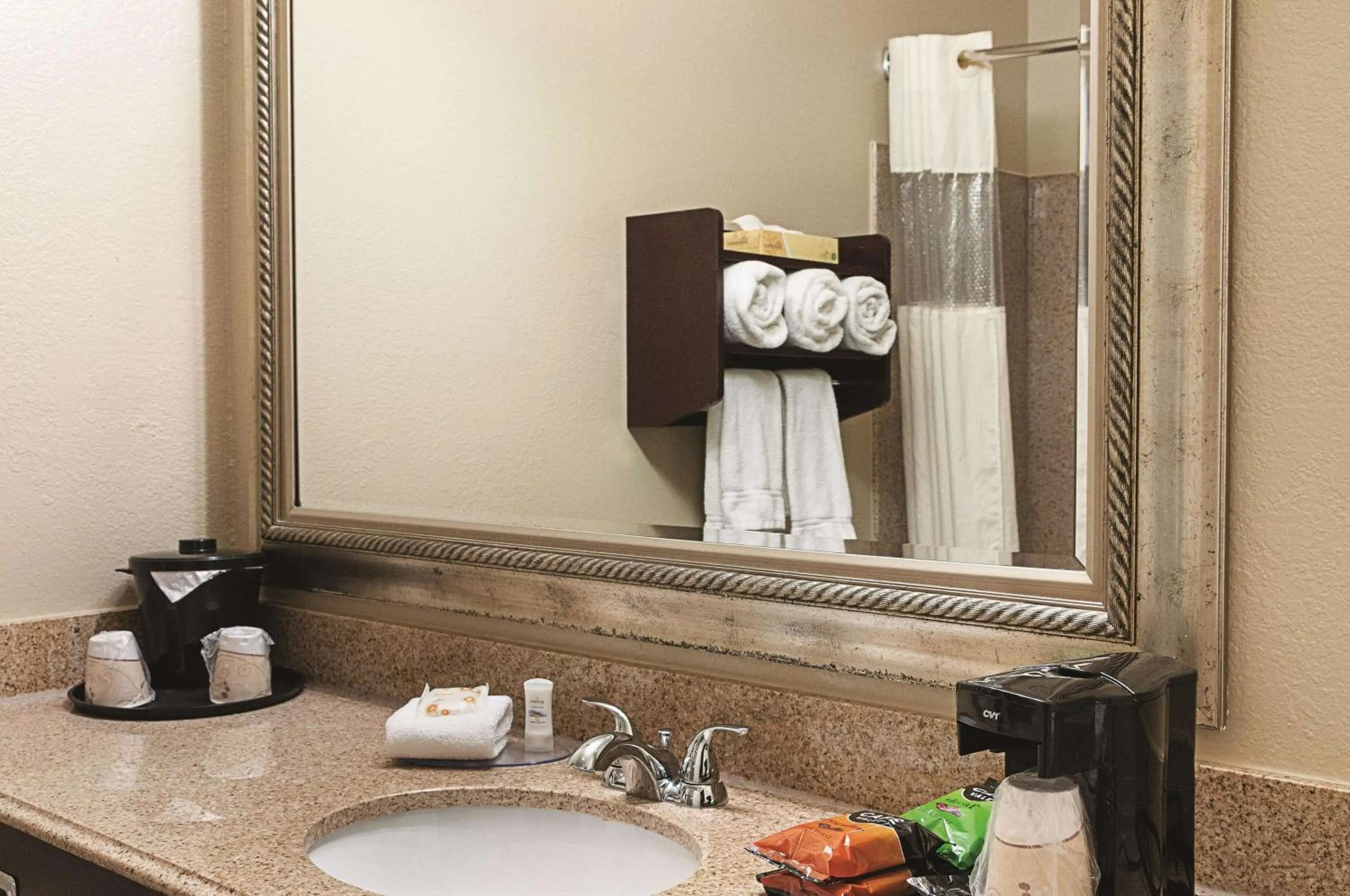 Photo of the whole room in La Quinta by Wyndham Houma