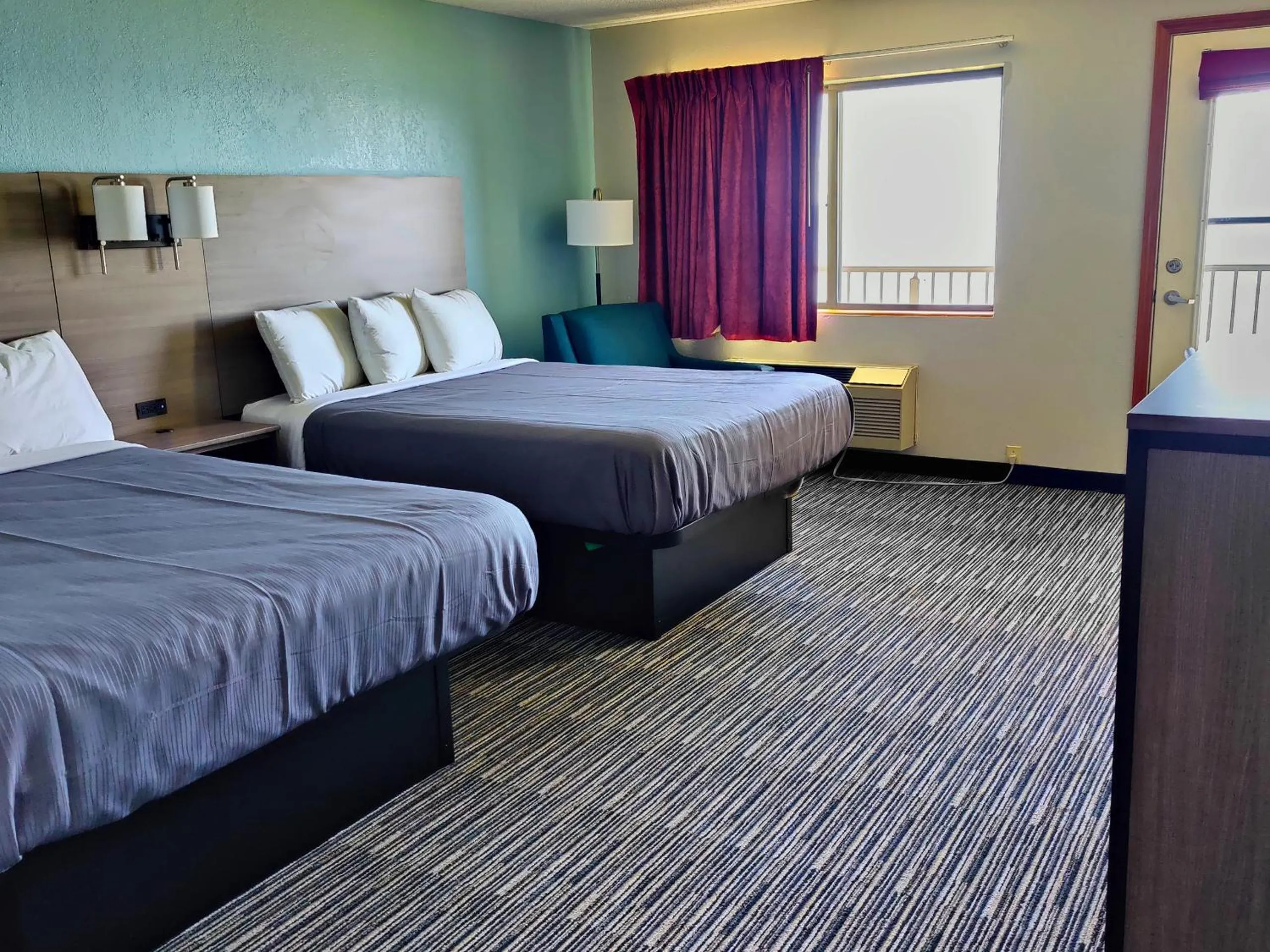 Bed in Bavarian Haus Lakefront Inn