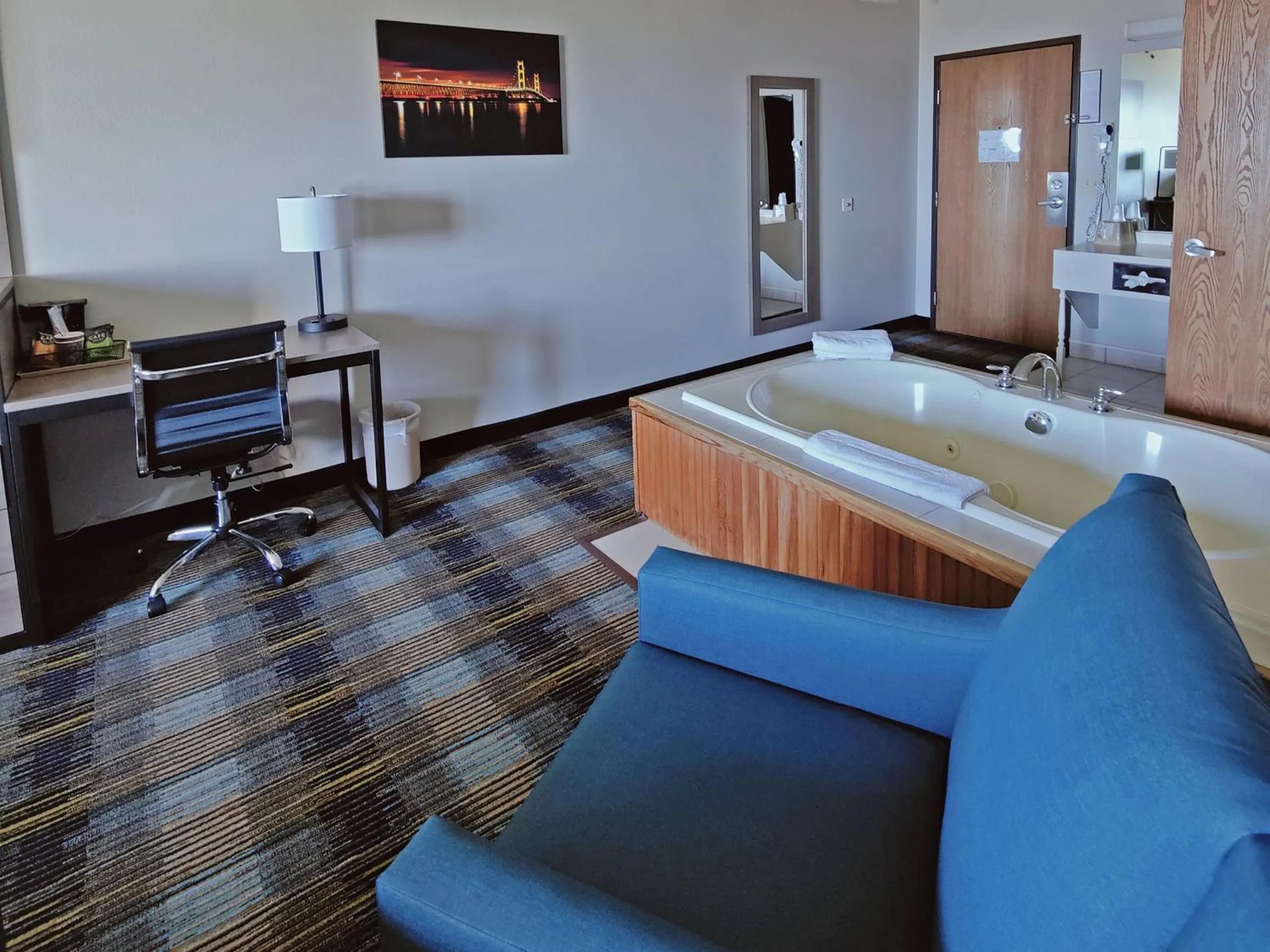 Bed in Bavarian Haus Lakefront Inn