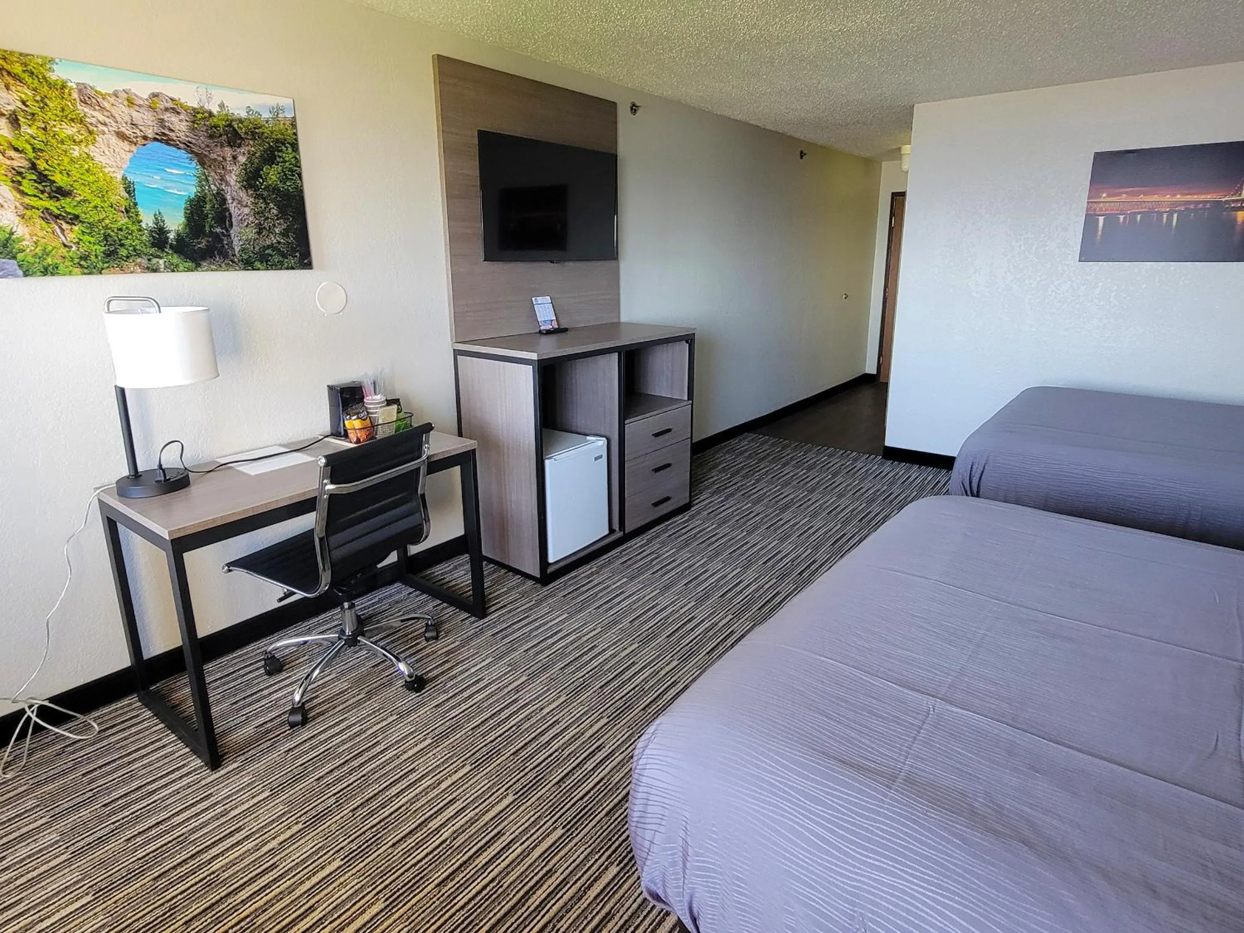 Bed in Bavarian Haus Lakefront Inn