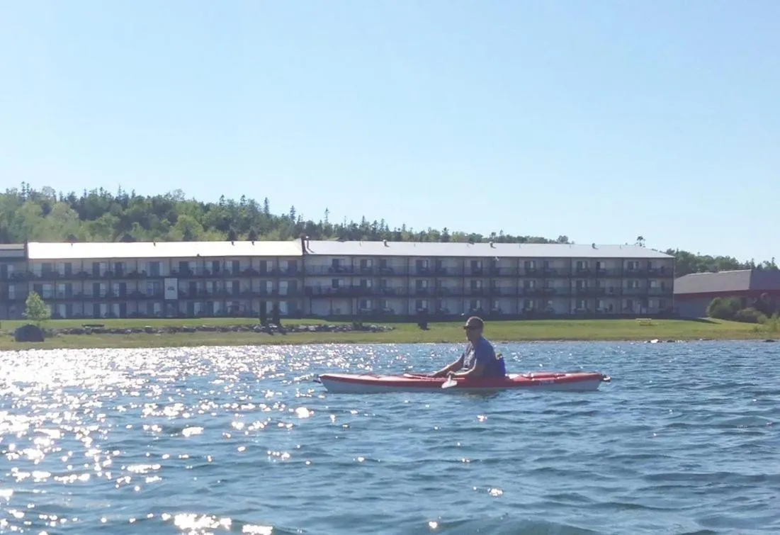 Facade/entrance in Bavarian Haus Lakefront Inn