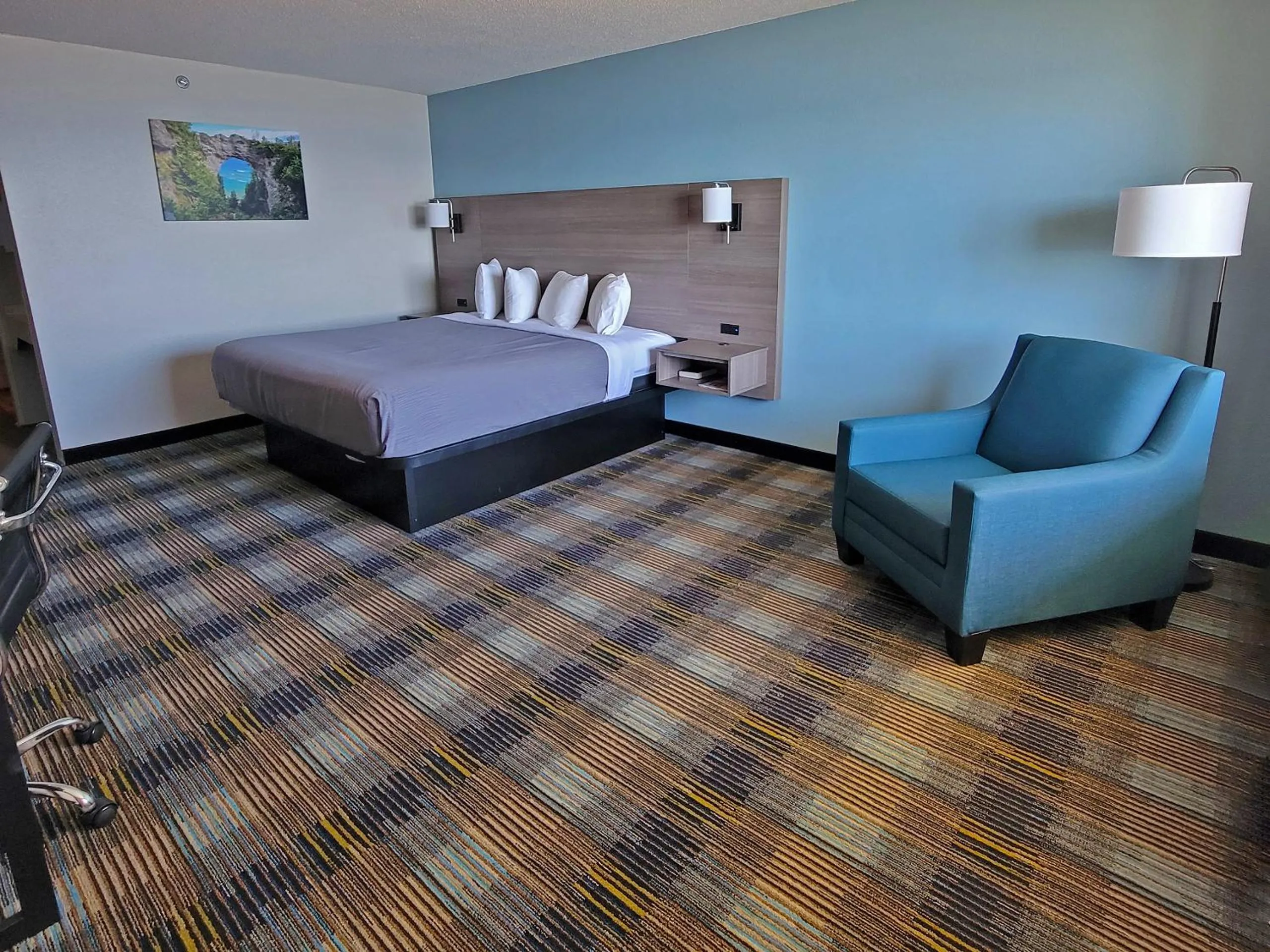 Bed in Bavarian Haus Lakefront Inn