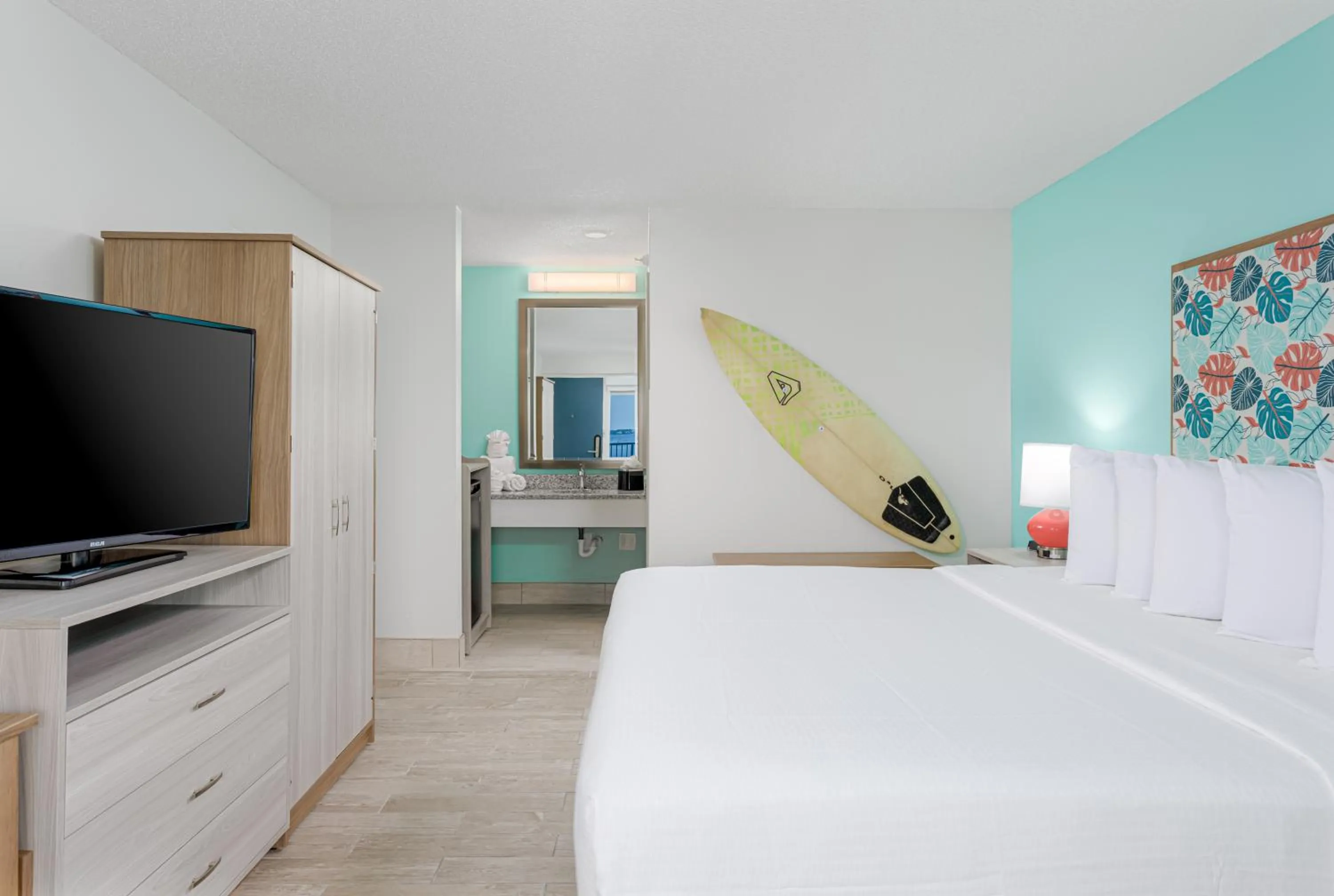 Bed in Surf & Sand Hotel
