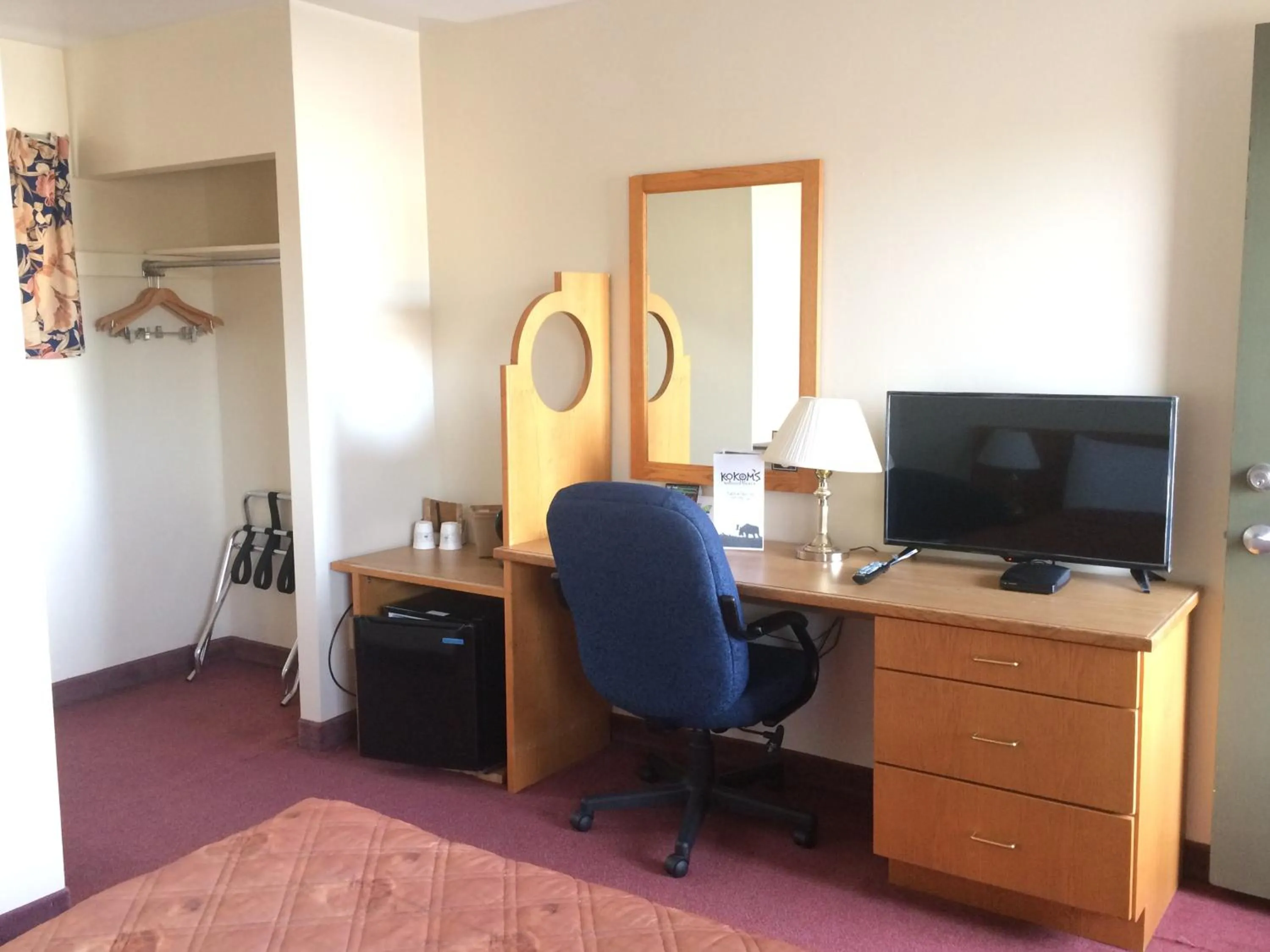 hair dresser in Trunk Road Motel