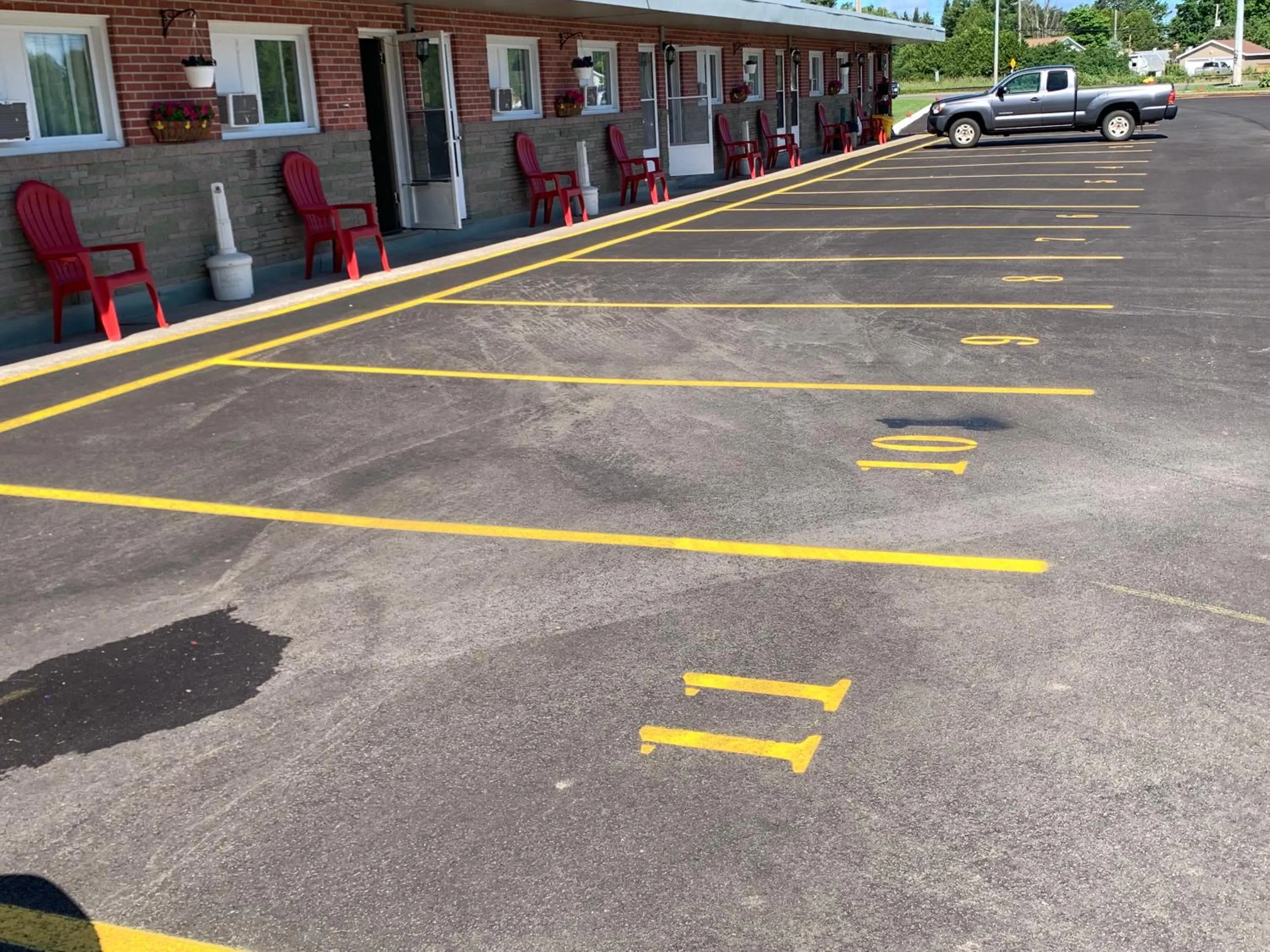 Parking in Trunk Road Motel