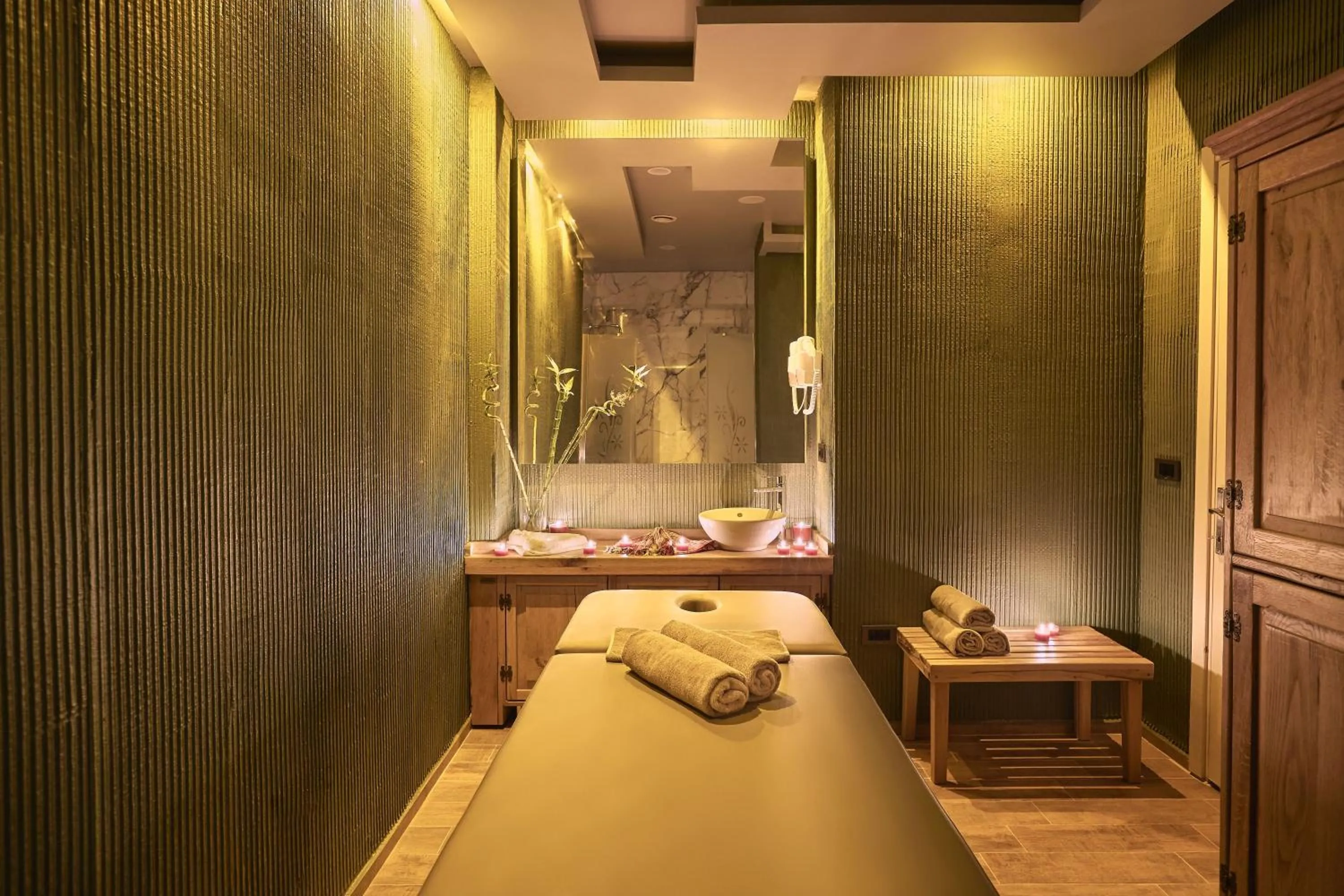 Spa and wellness centre/facilities, Bed in Alachi Hotel