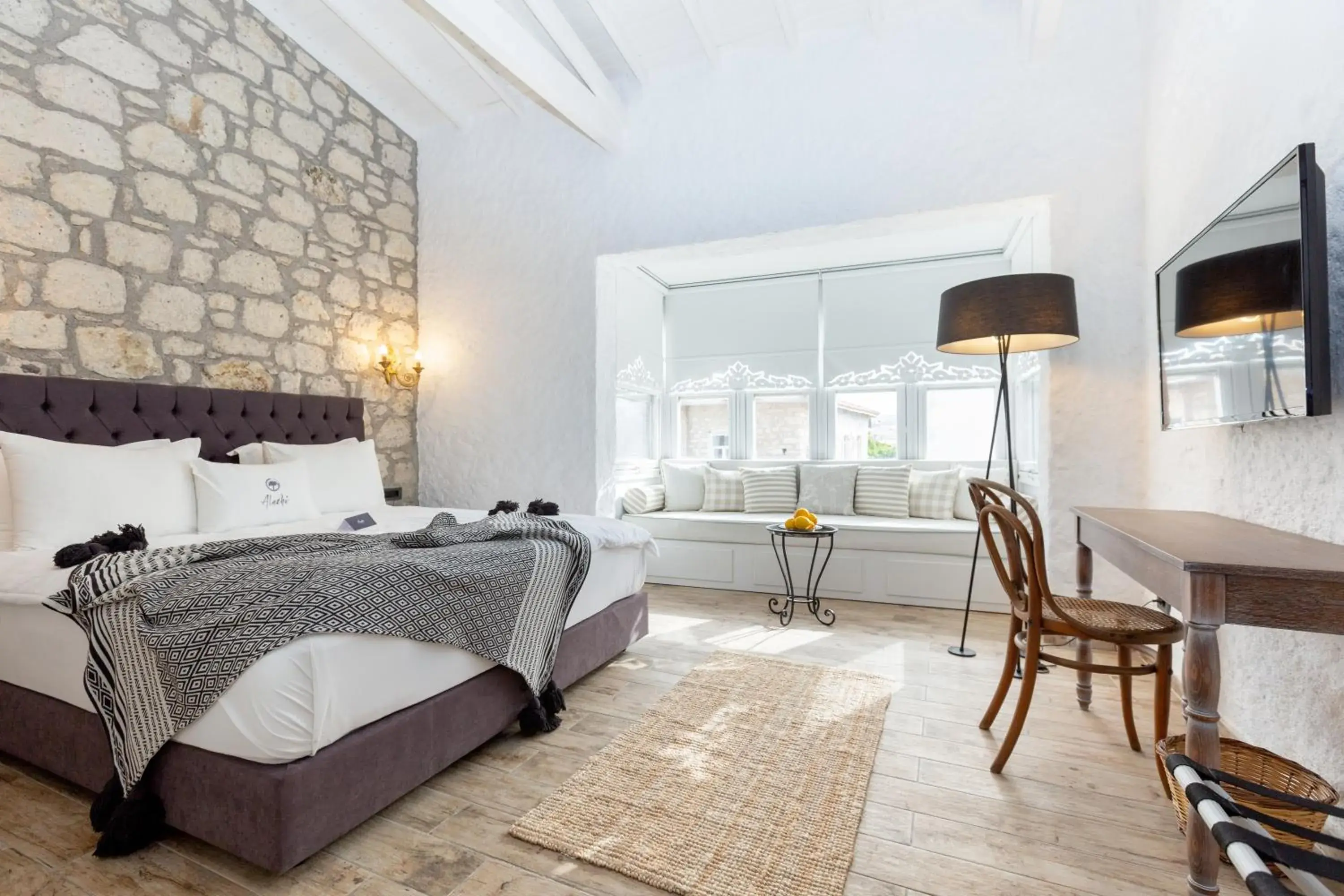 Double Room with Bay Window in Alachi Hotel Double Room with Bay Window in Alachi Hotel