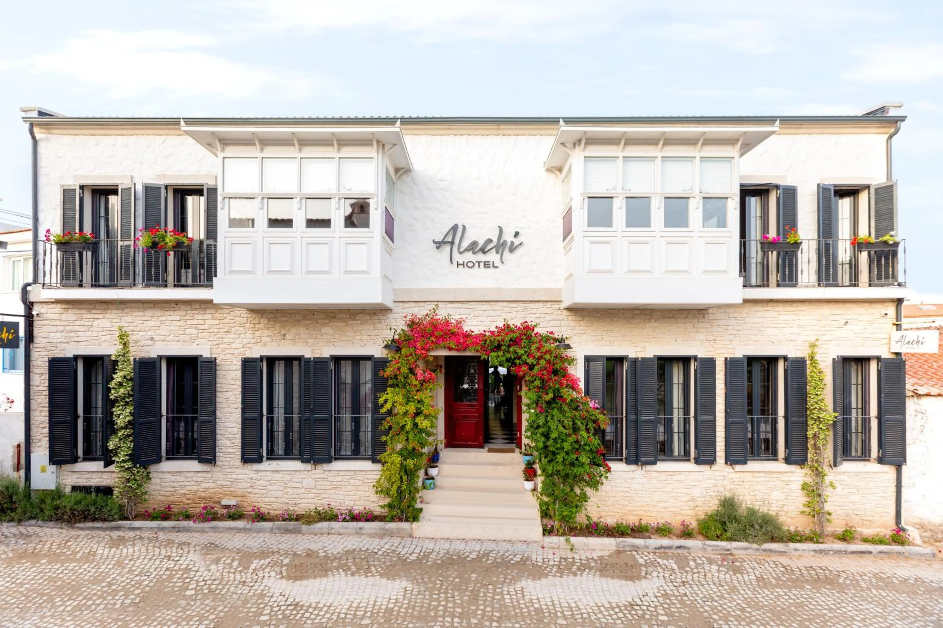 Facade/entrance in Alachi Hotel