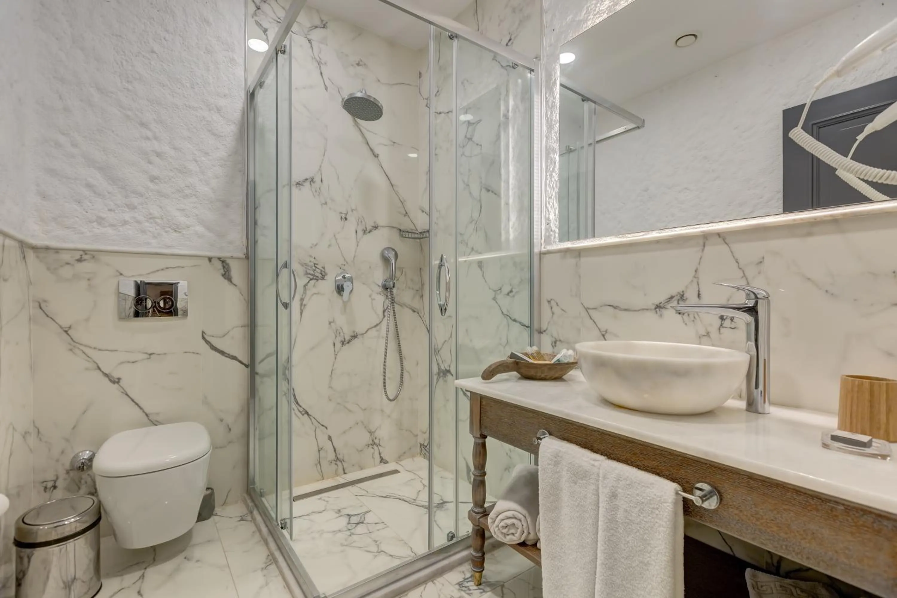 Bathroom in Alachi Hotel