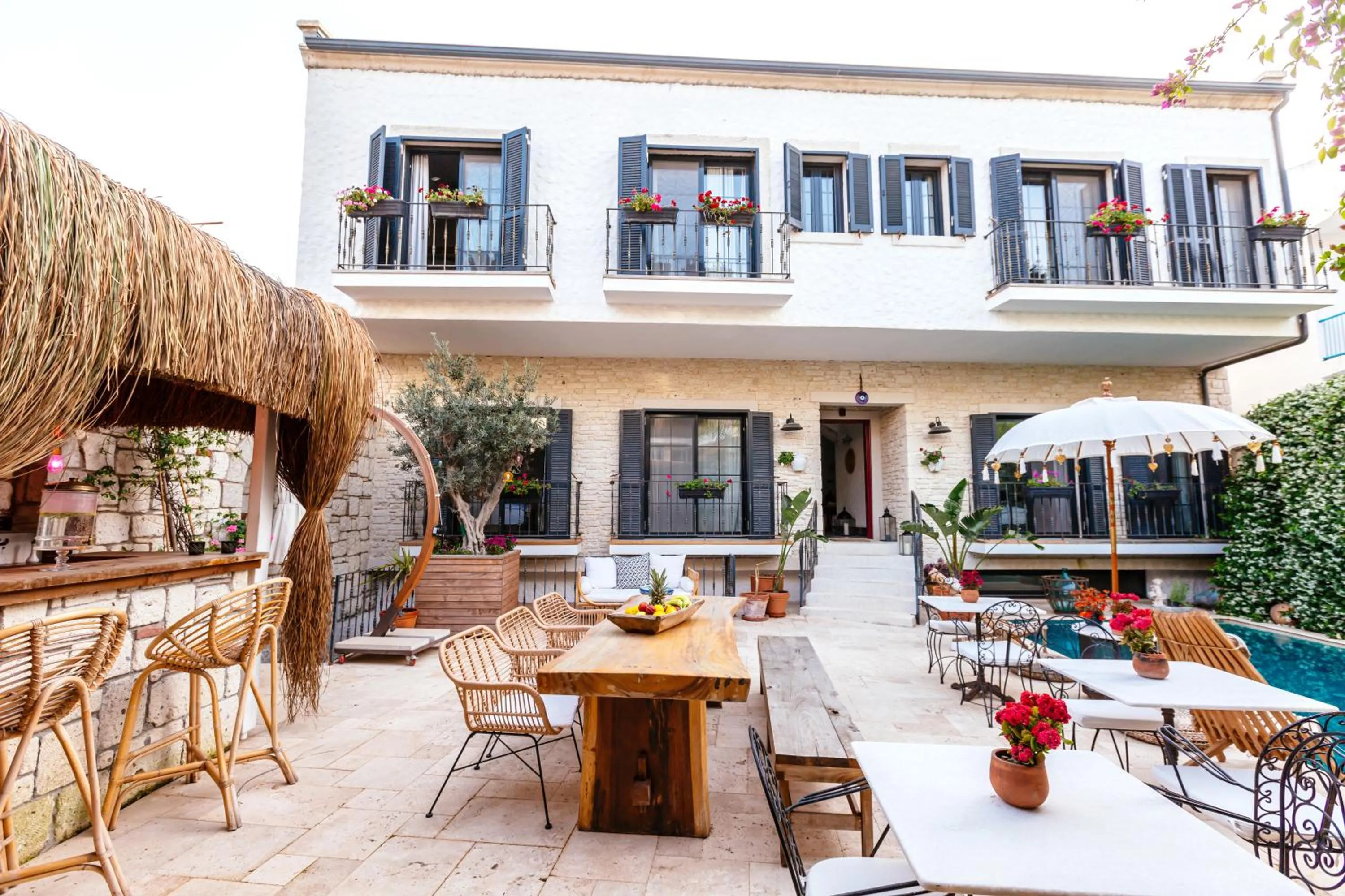 Restaurant/places to eat in Alachi Hotel