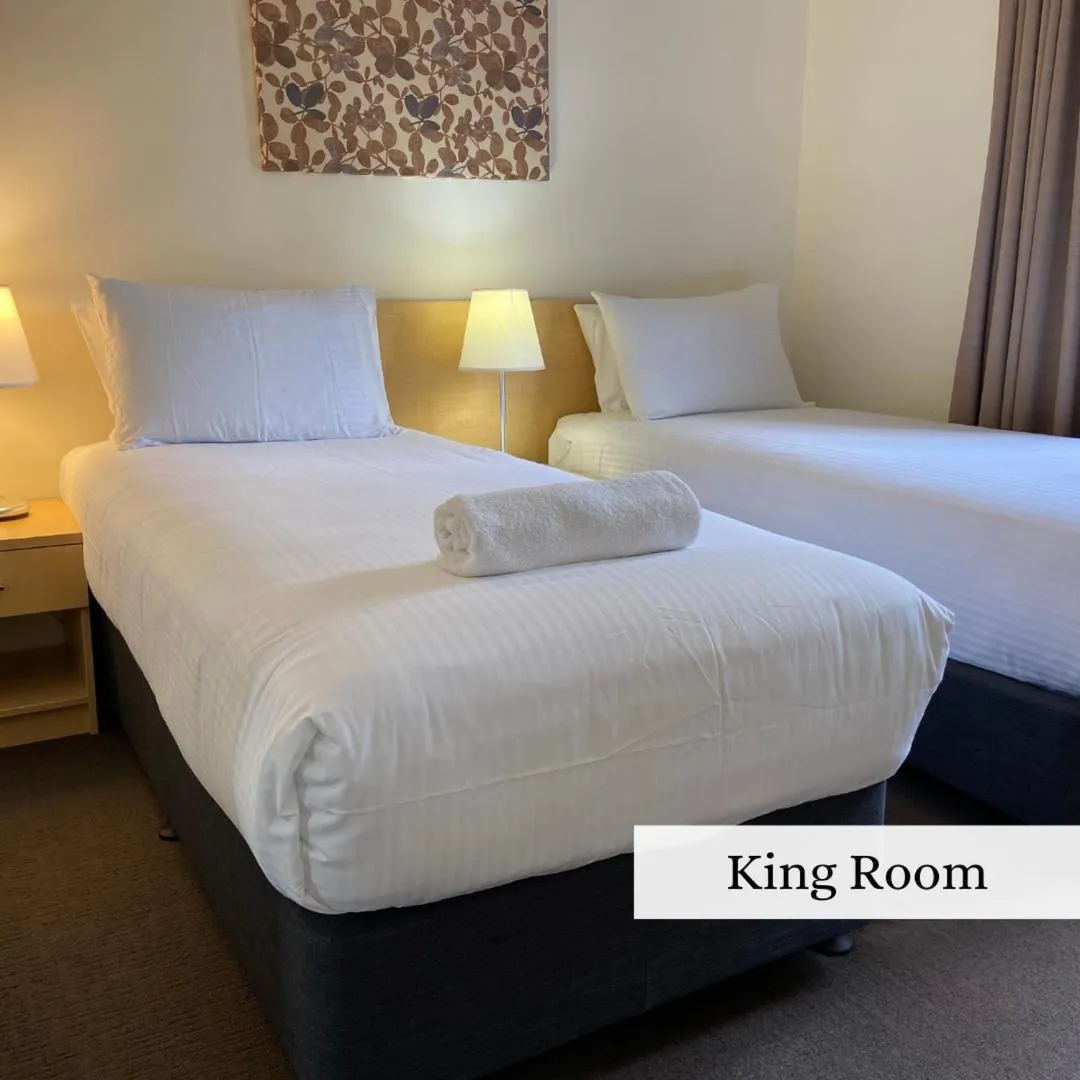 Bedroom, Bed in Pokolbin Village Estate