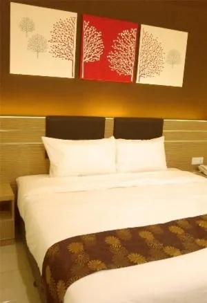 Bed in GM Holiday Hotel
