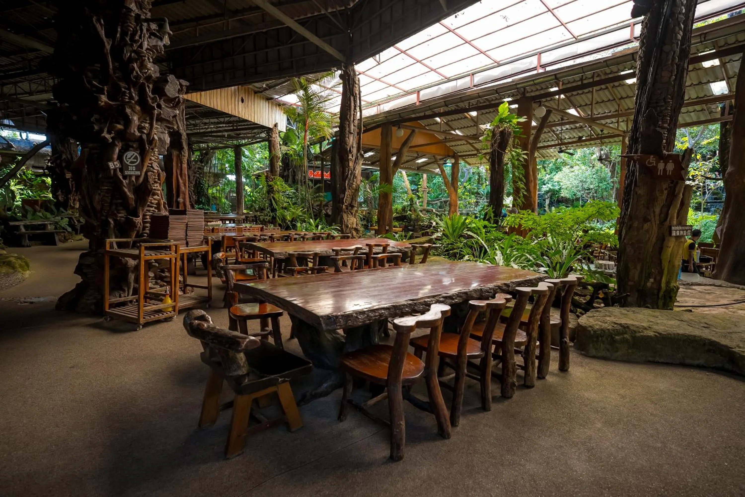 Restaurant/places to eat in Tamnanpar Resort