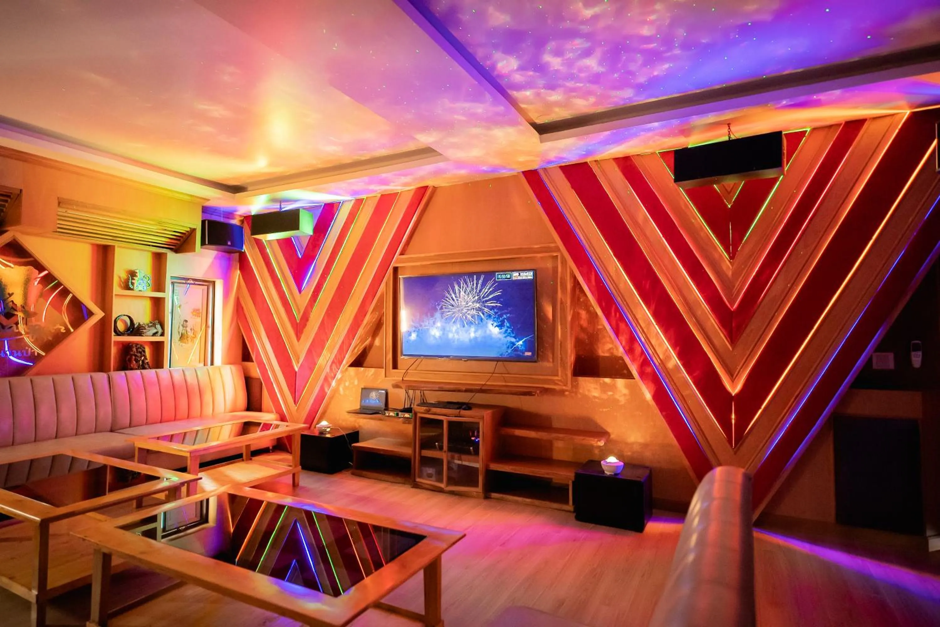 Karaoke in Tamnanpar Resort