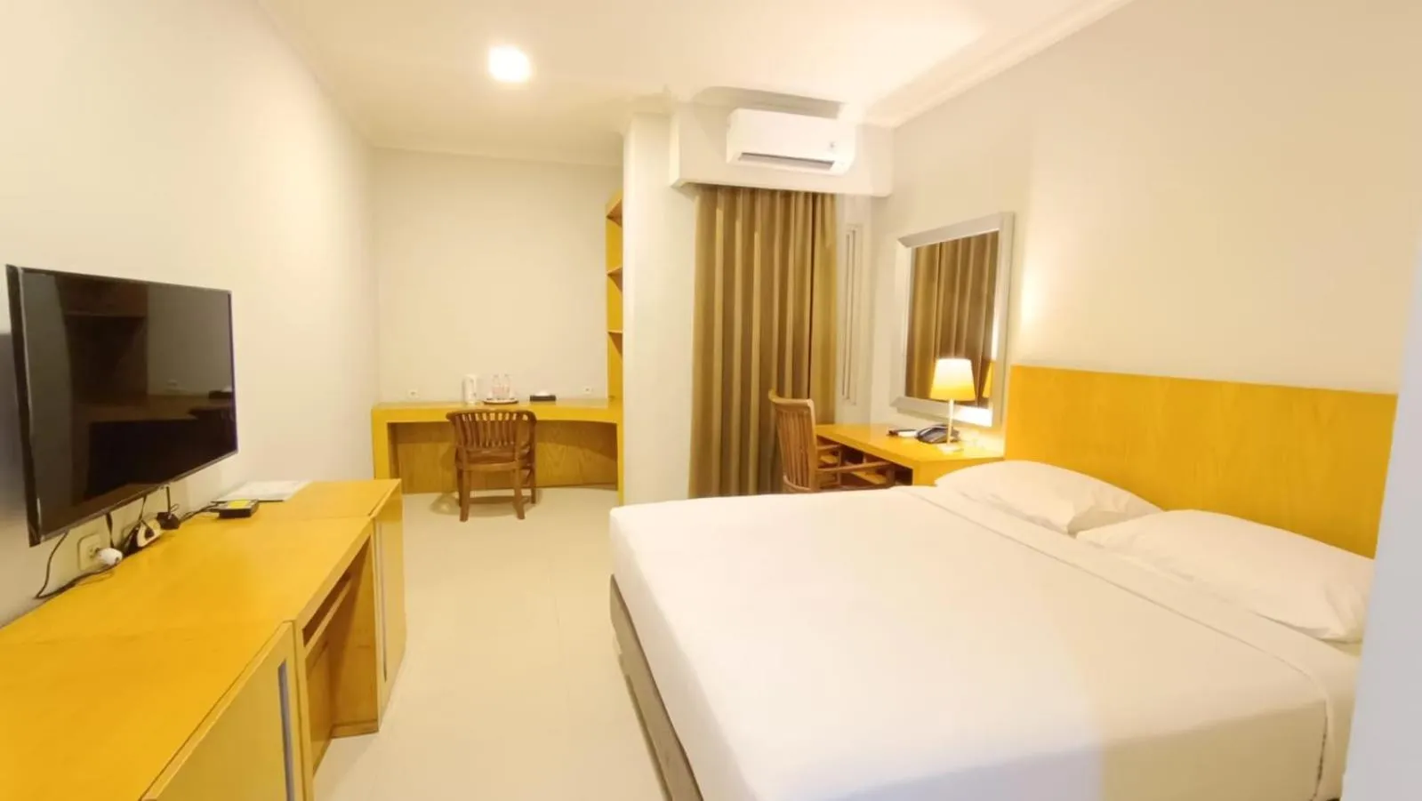 Bedroom, Bed in Wisata Hotel Palembang