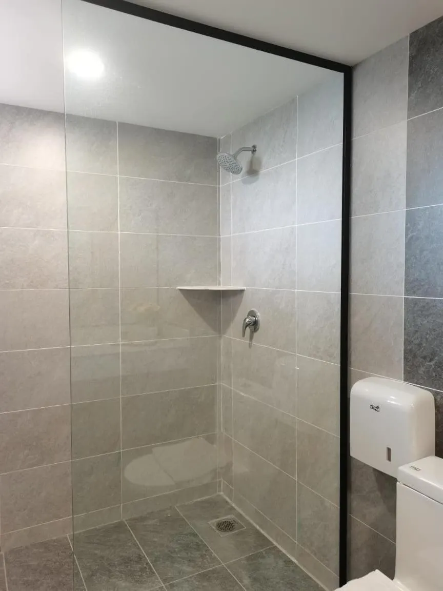 Shower in Coral Bay Resort