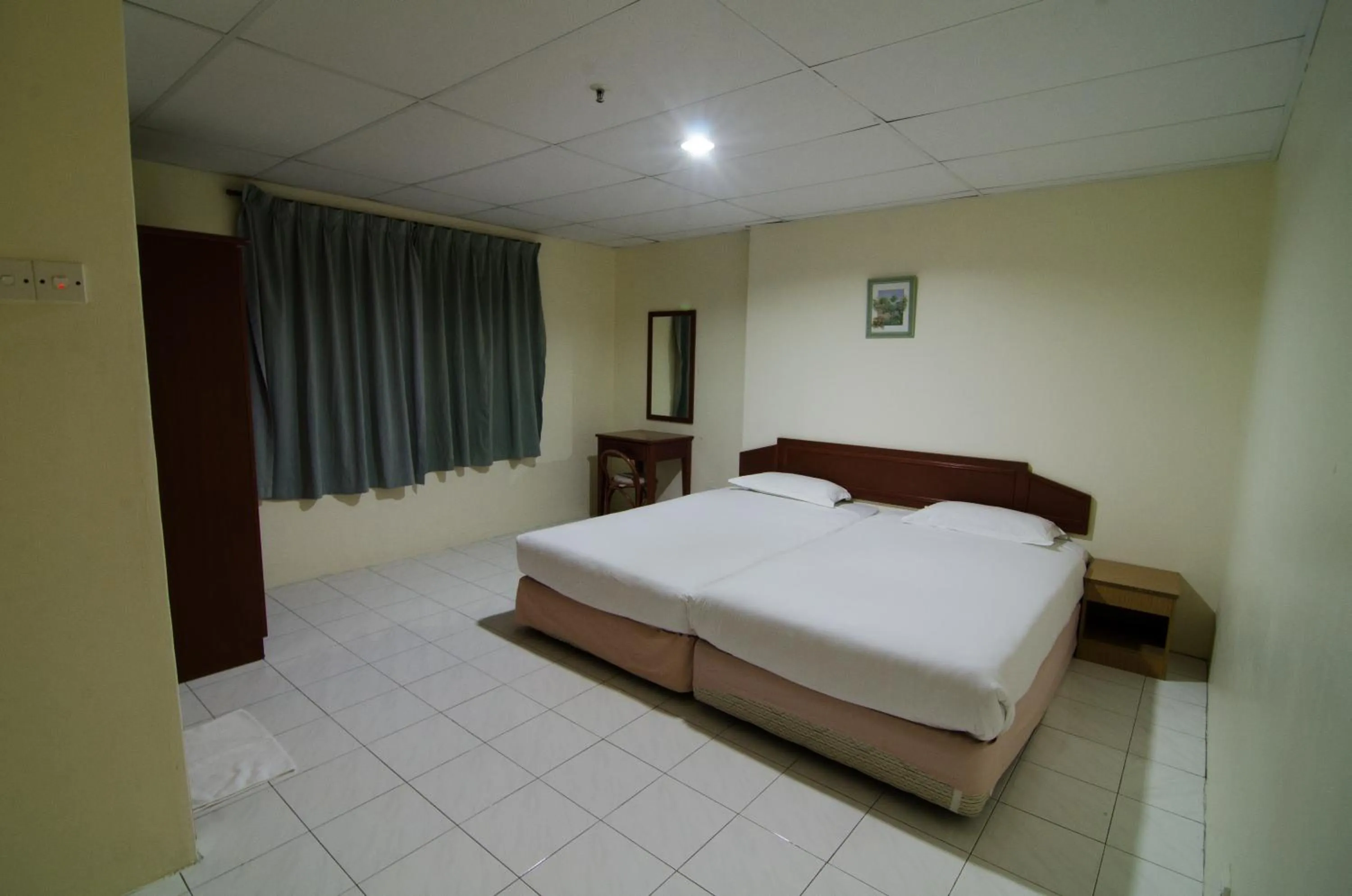 Bedroom, Bed in Coral Bay Resort