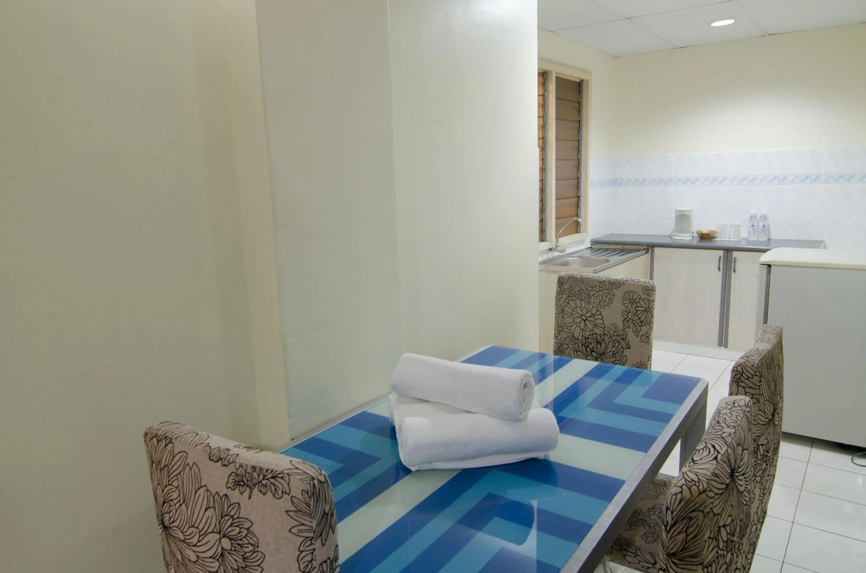 Dining area, Bed in Coral Bay Resort