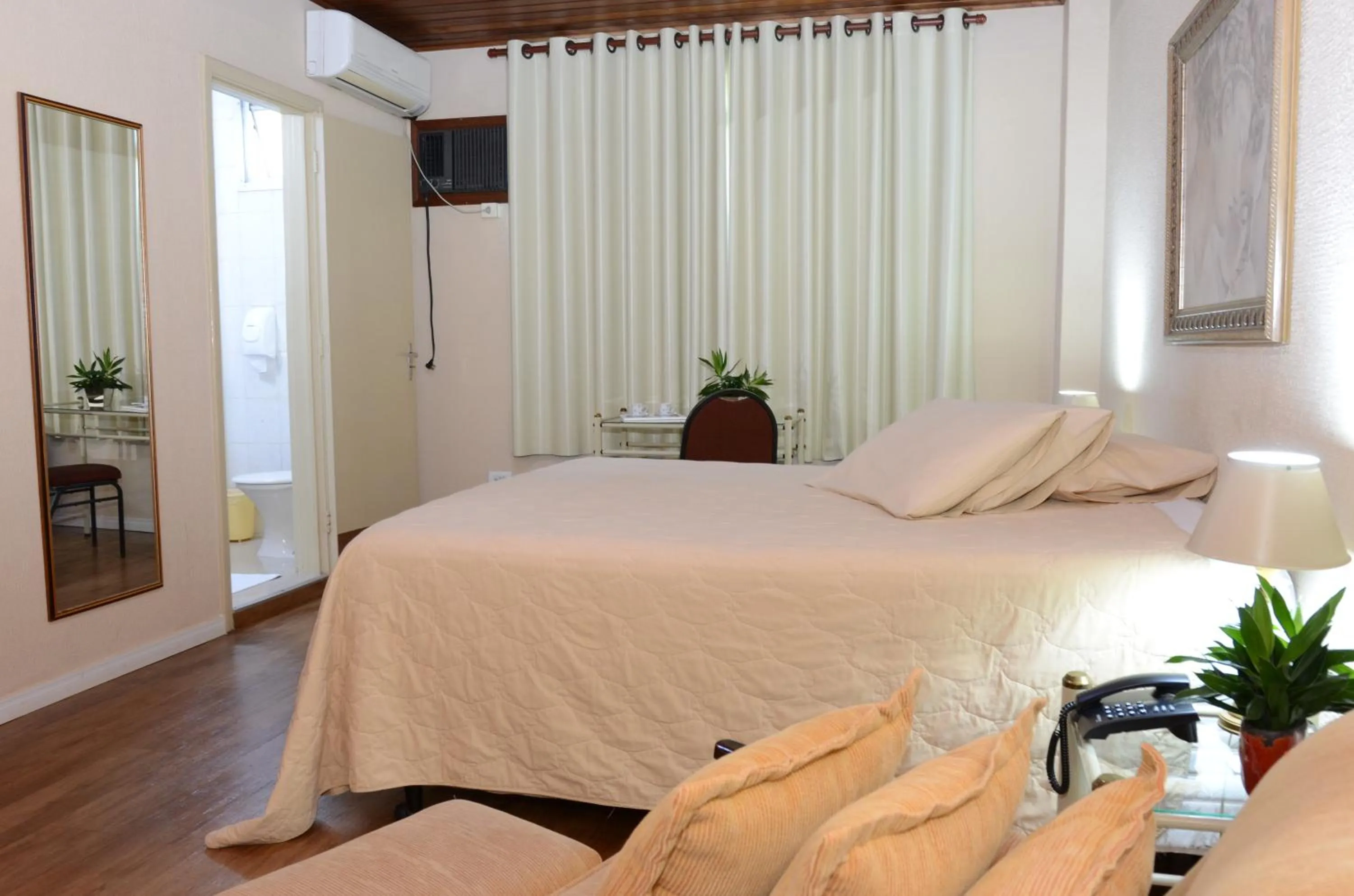 Breakfast, Bed in Skalla Hotel Nova Odessa