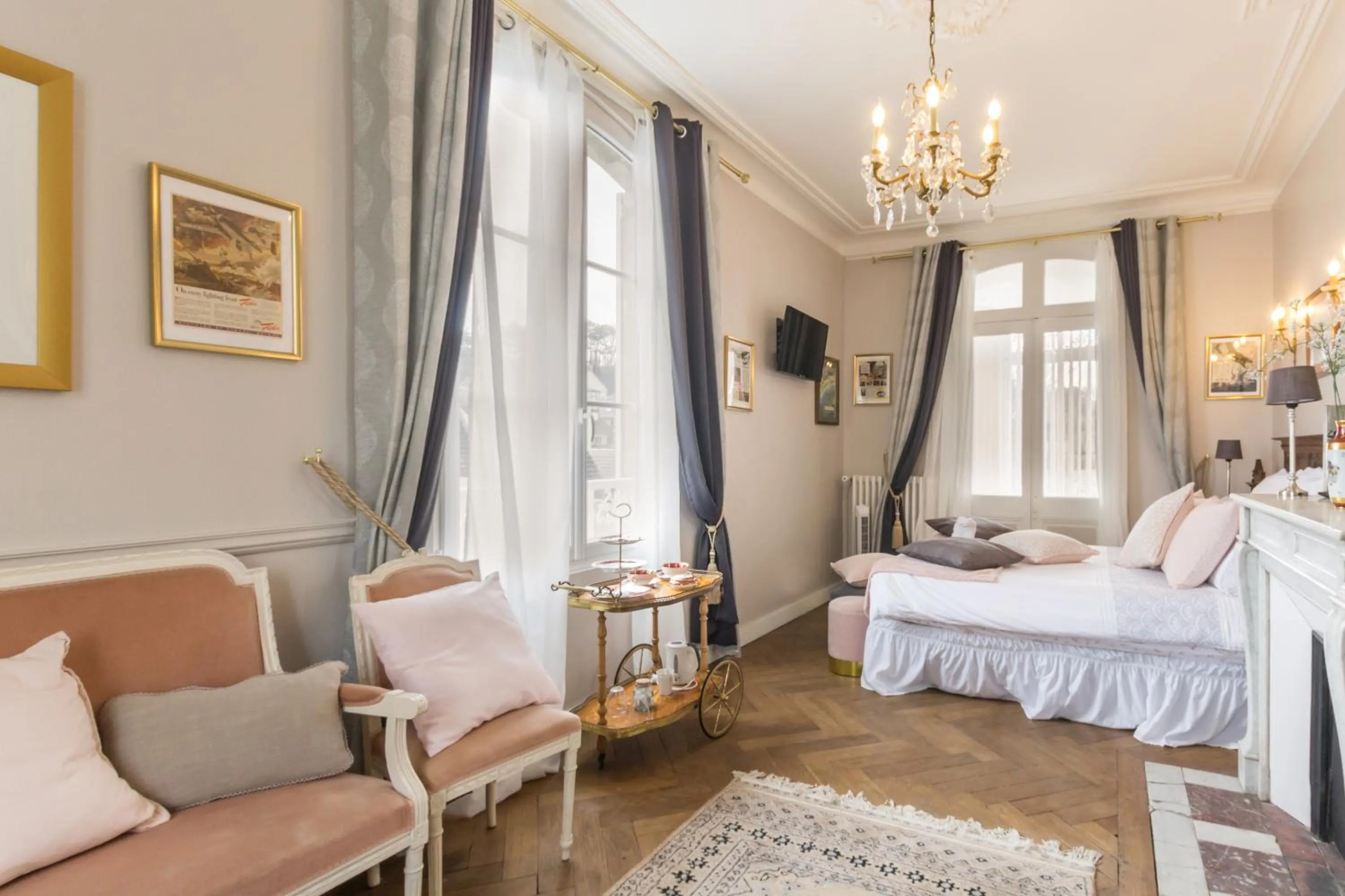 Deluxe Double Room with Sea View in DDay Aviators Le Manoir