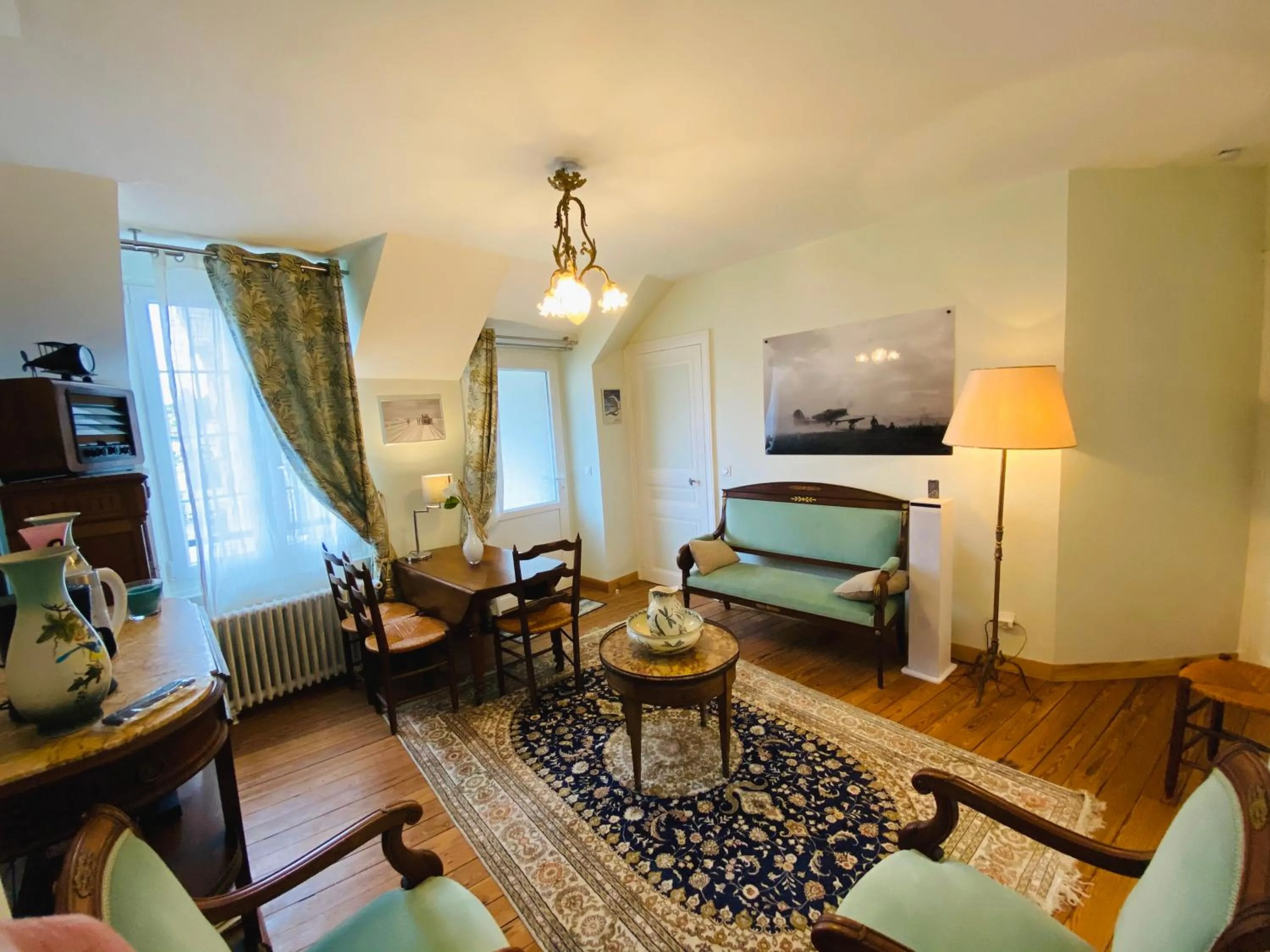 Deluxe Suite in DDay Aviators Le Manoir