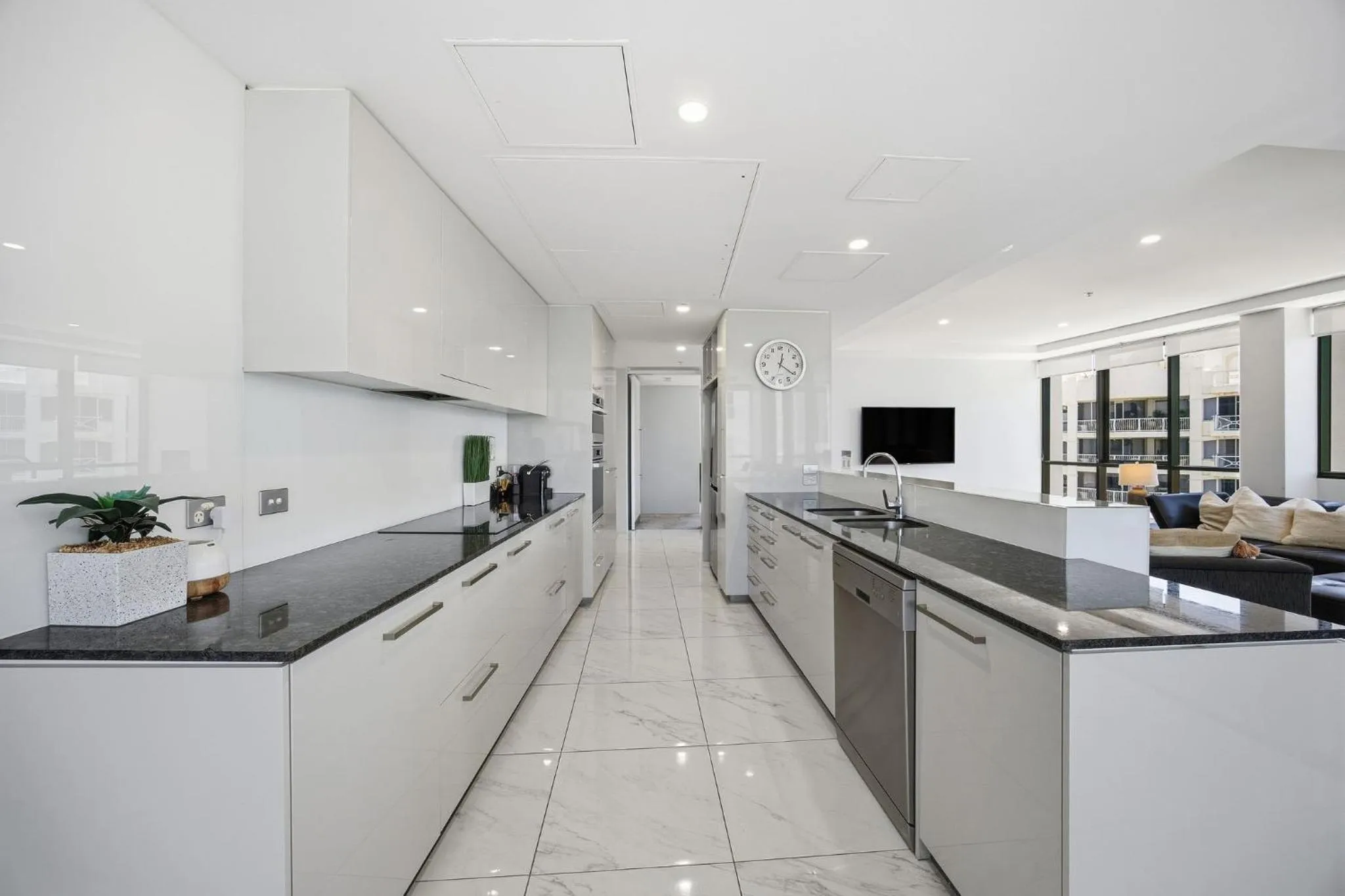 Kitchen or kitchenette in Aria Apartments