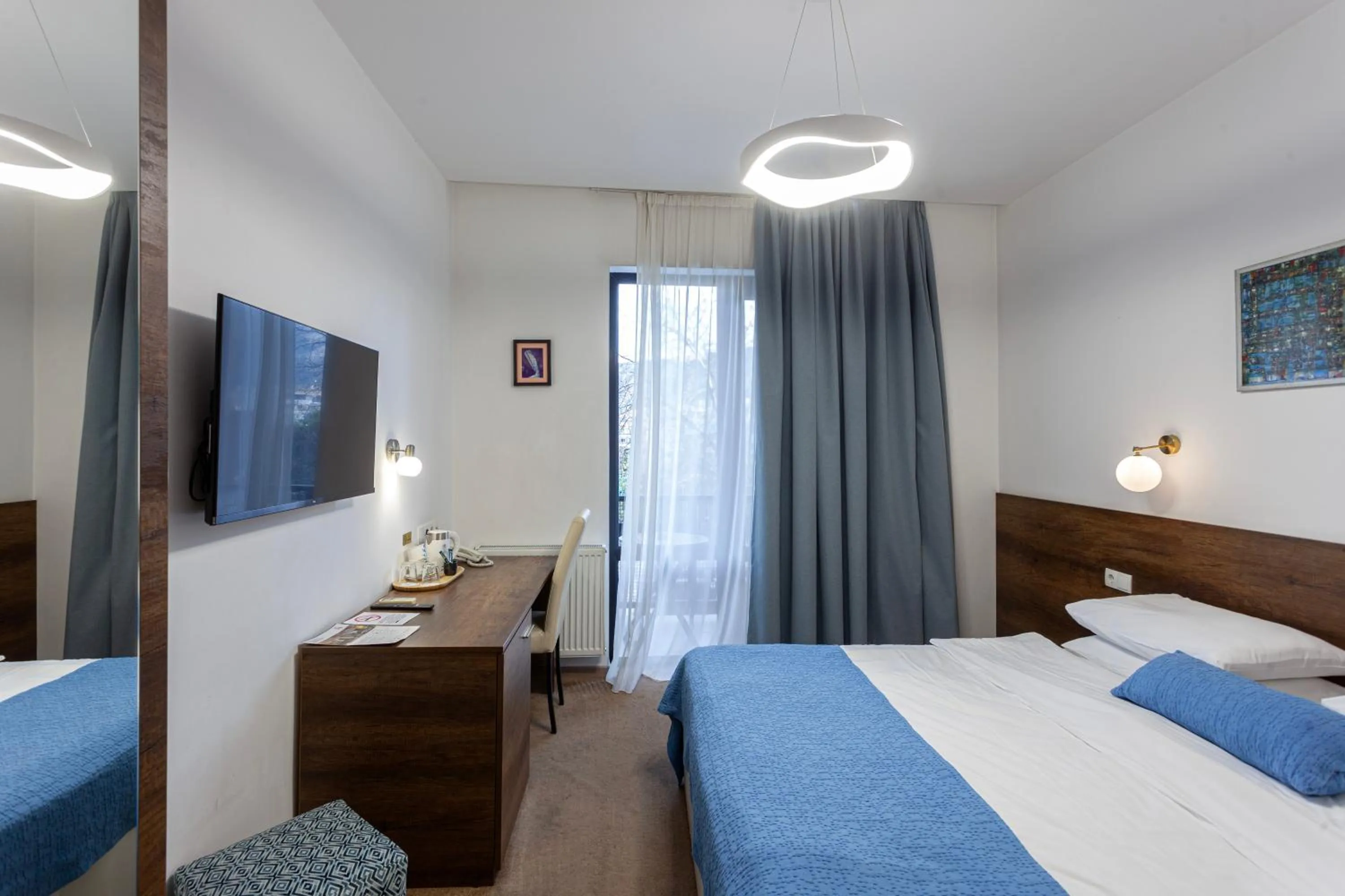 Bedroom, Bed in Alliance Hotel