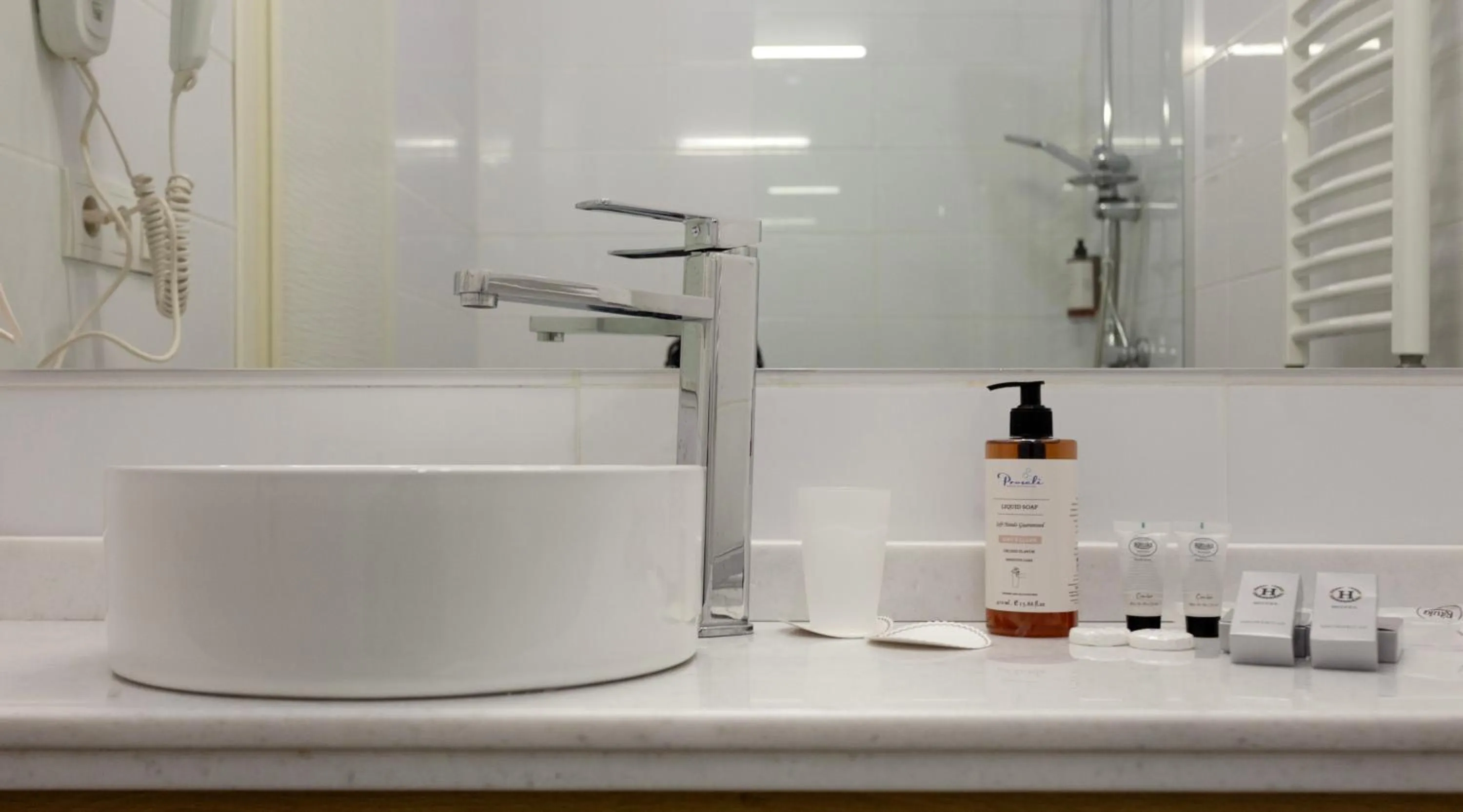 Bathroom in Alliance Hotel