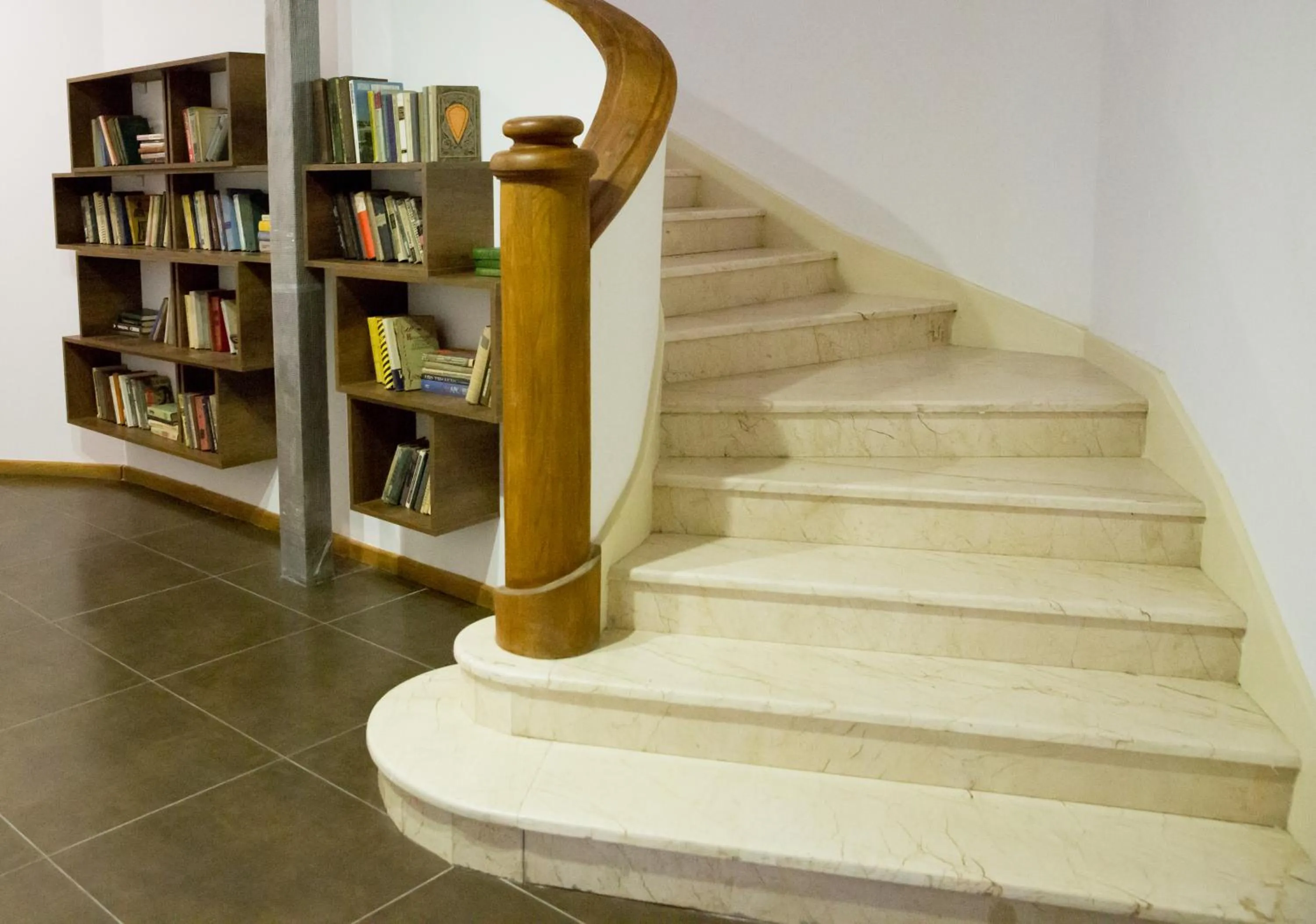 Library in Alliance Hotel