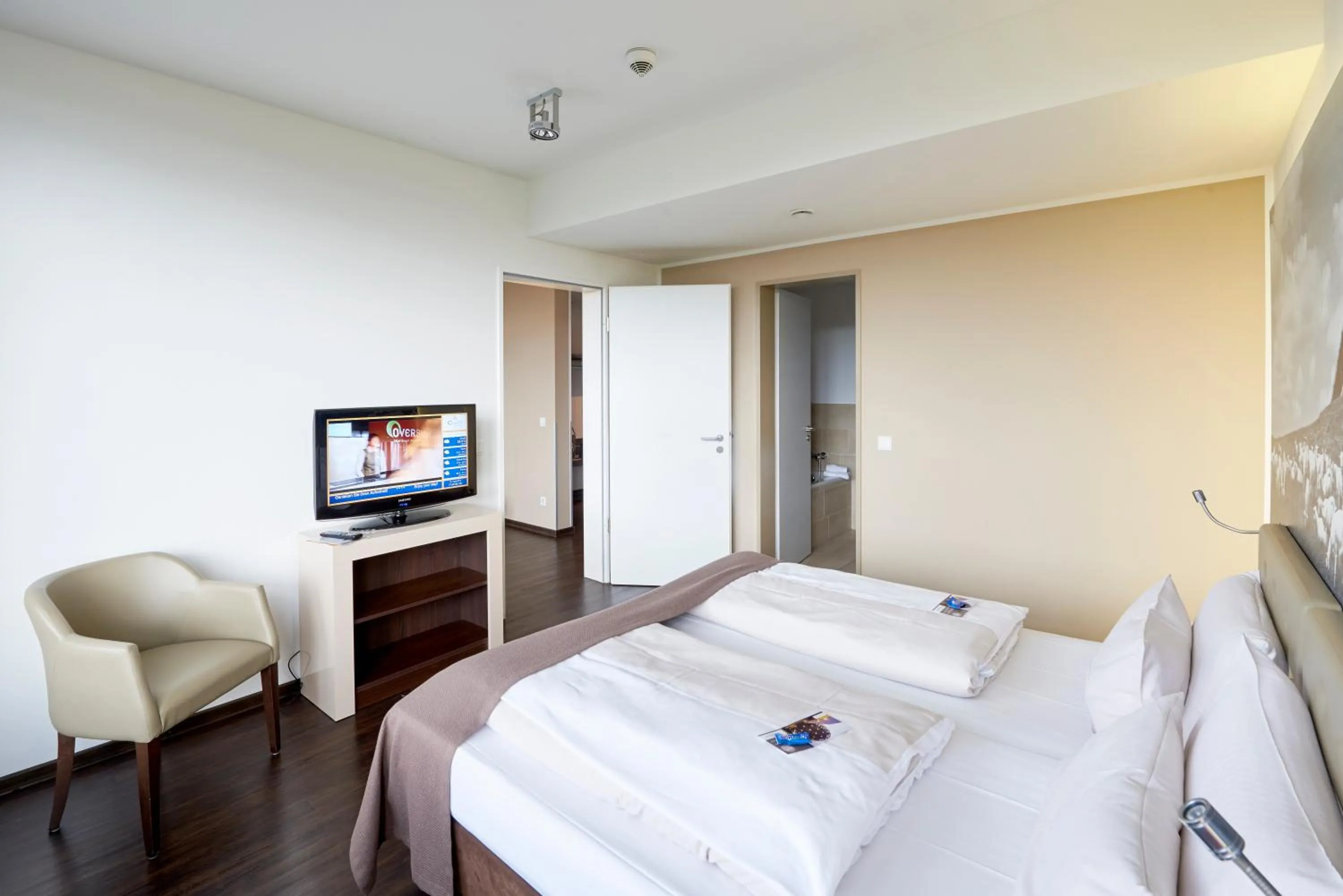 Photo of the whole room, Bed in Hotel Oversum Winterberg Ski- und Vital Resort