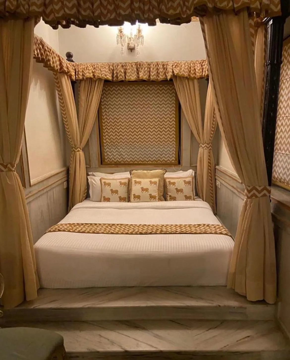 Bed in Hotel Udai Kothi