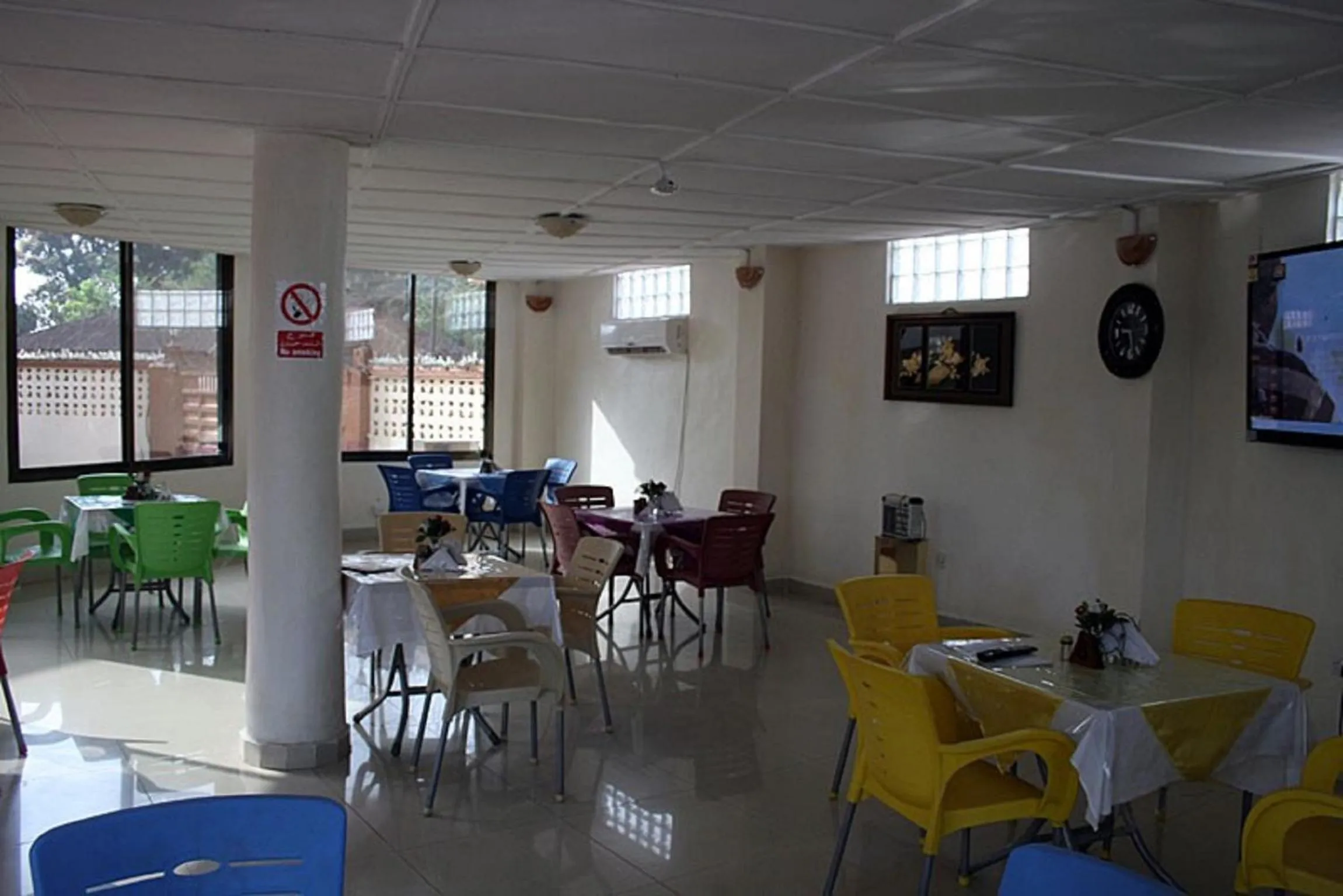 Restaurant/places to eat in Paloma Guest House