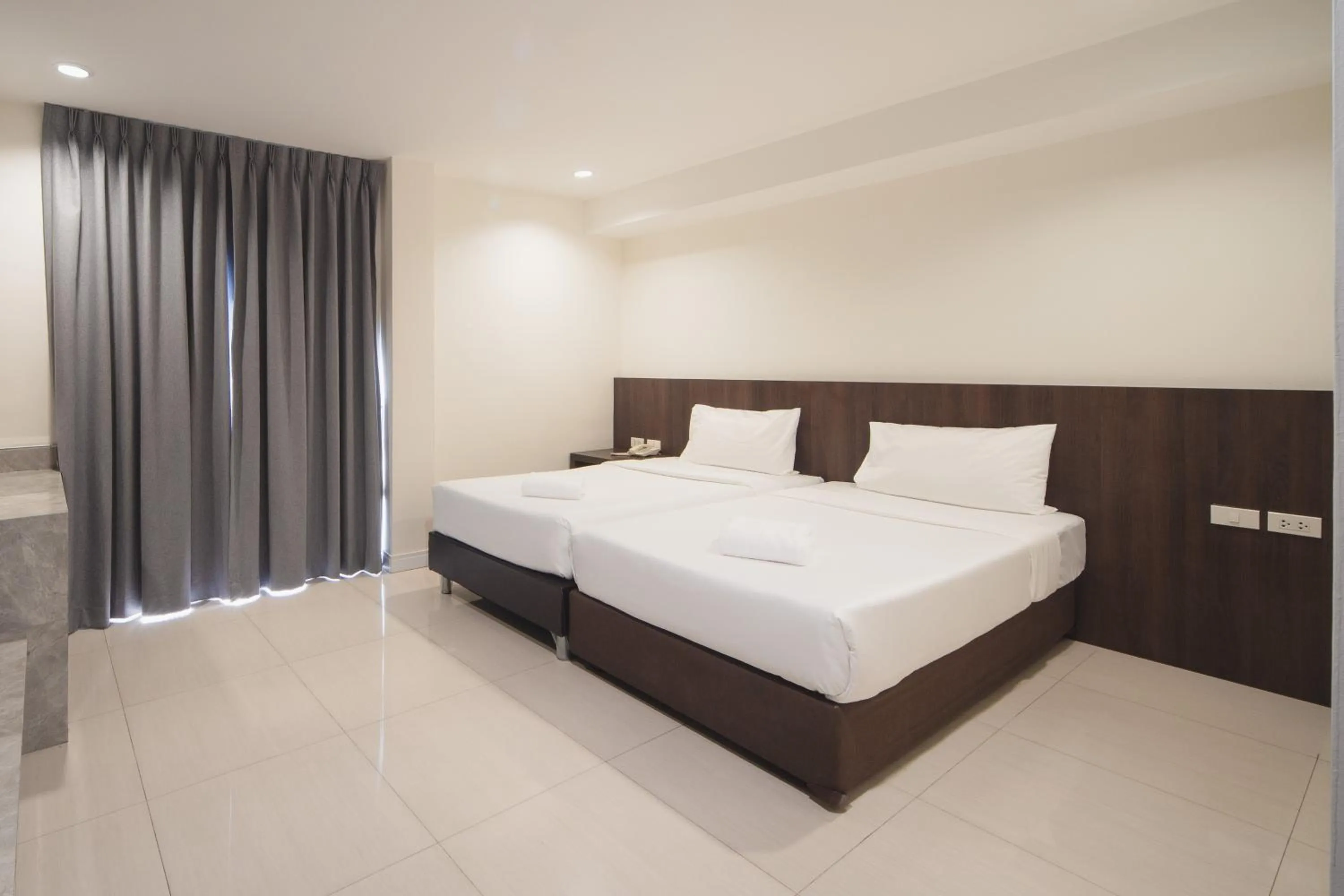 Bedroom, Bed in Grand Alpine Hotel