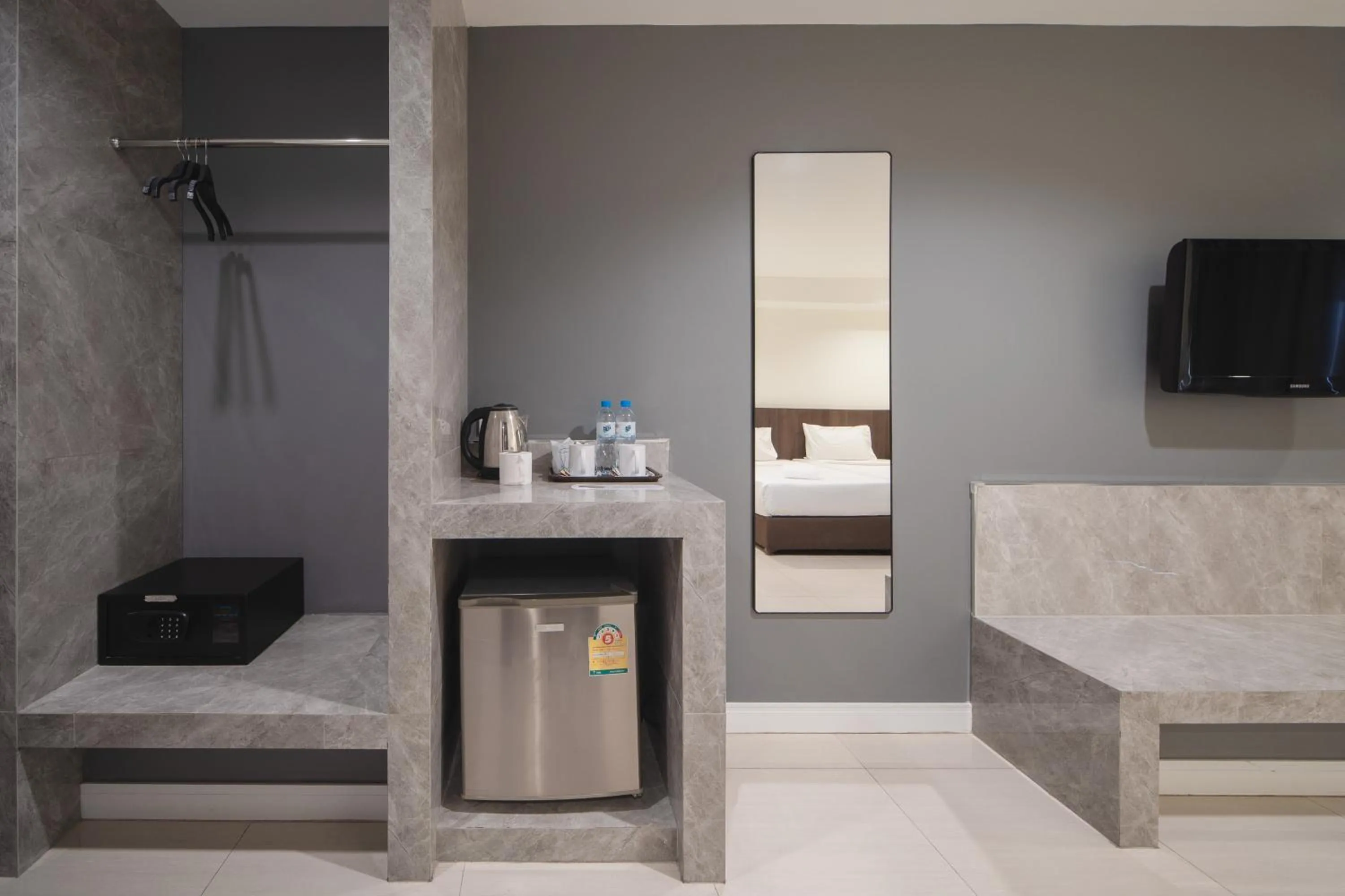 TV and multimedia, Bed in Grand Alpine Hotel