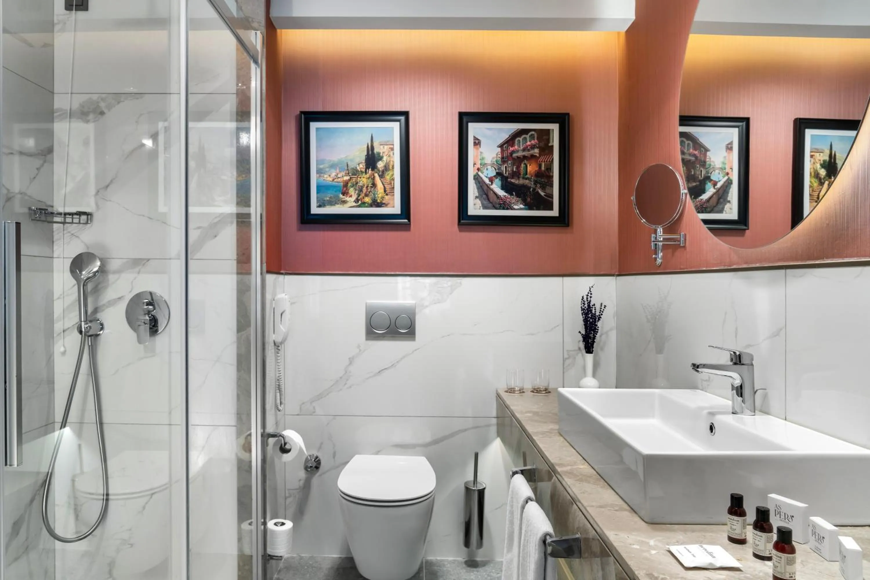 Shower in Aspera Hotel Altunizade