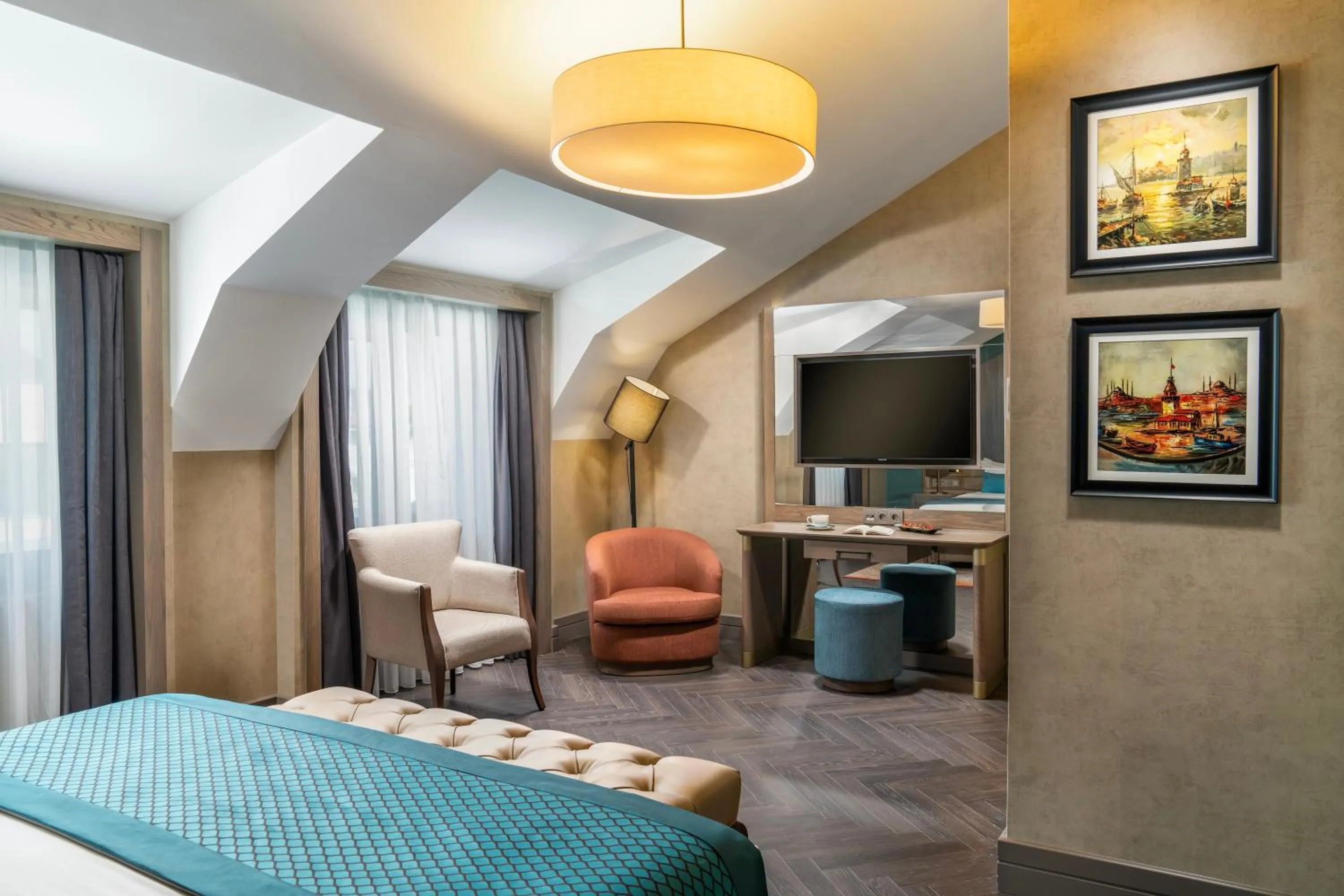 Seating area, Bed in Aspera Hotel Altunizade