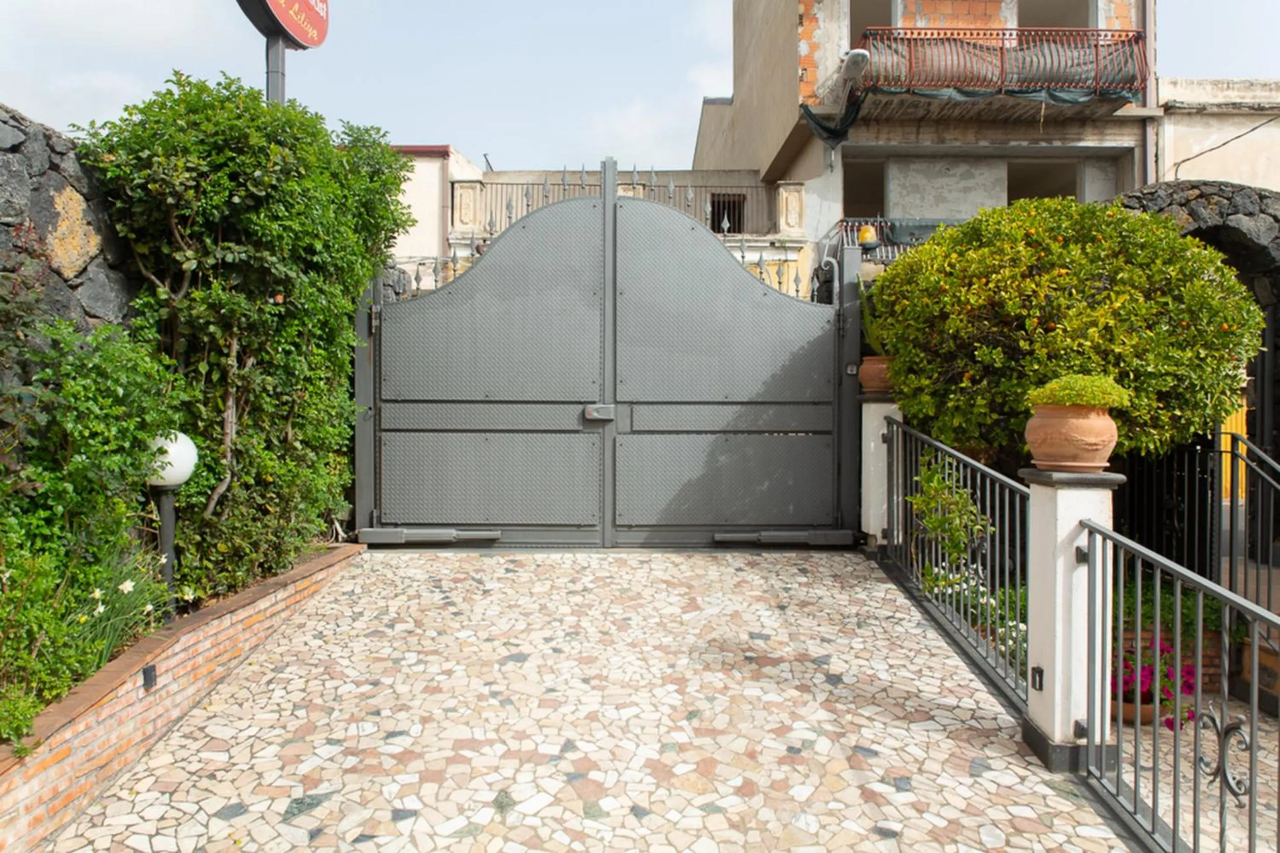 Facade/entrance in B&B Villa Liliya