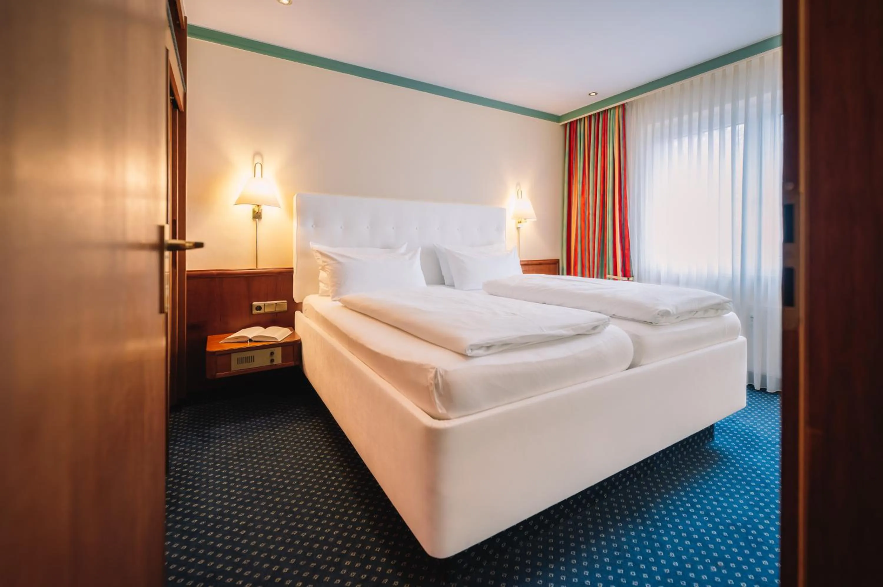 Photo of the whole room, Bed in Hotel Royal