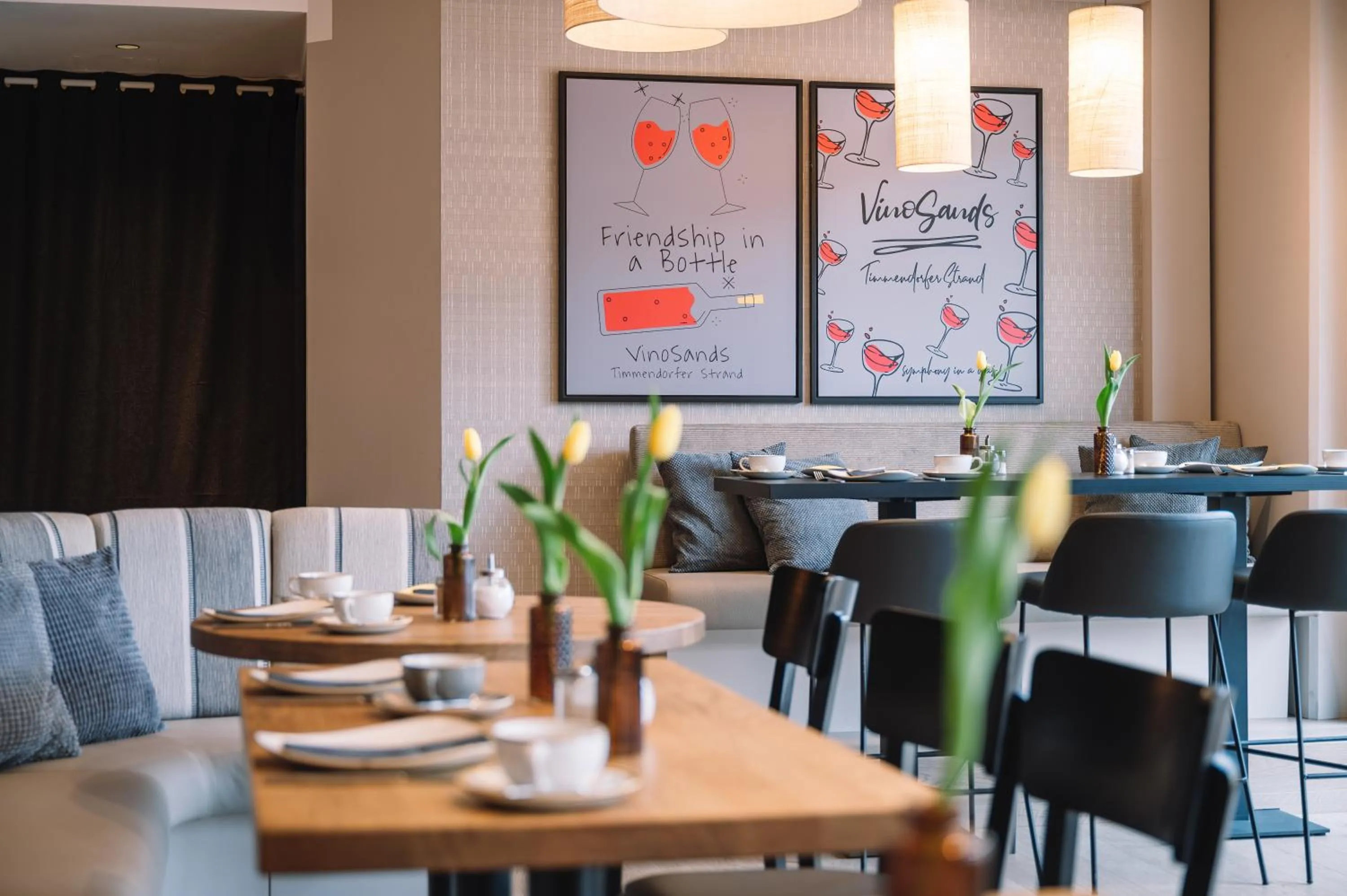 Restaurant/places to eat in Hotel Royal