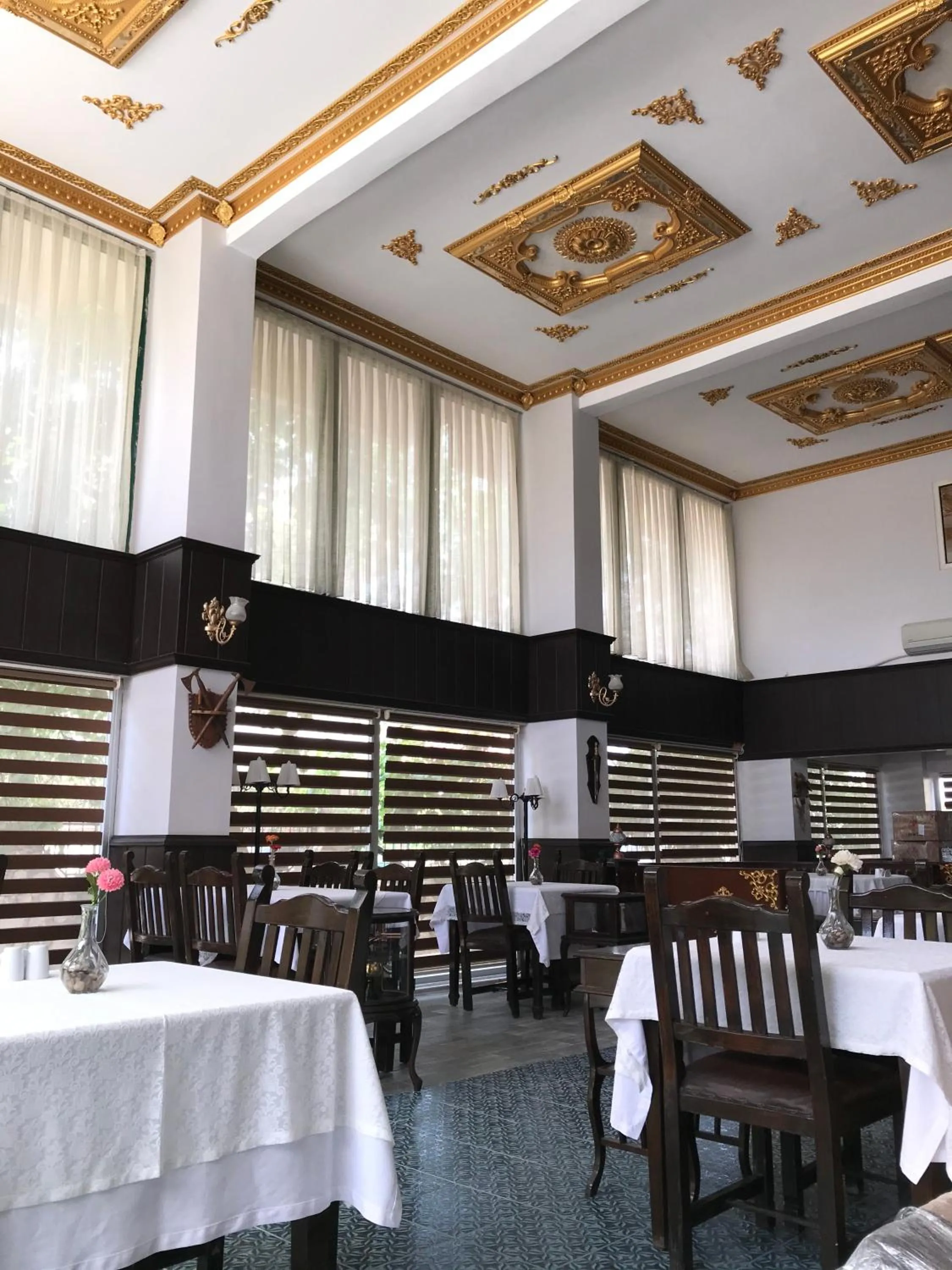 Restaurant/places to eat in Panormos Hotel