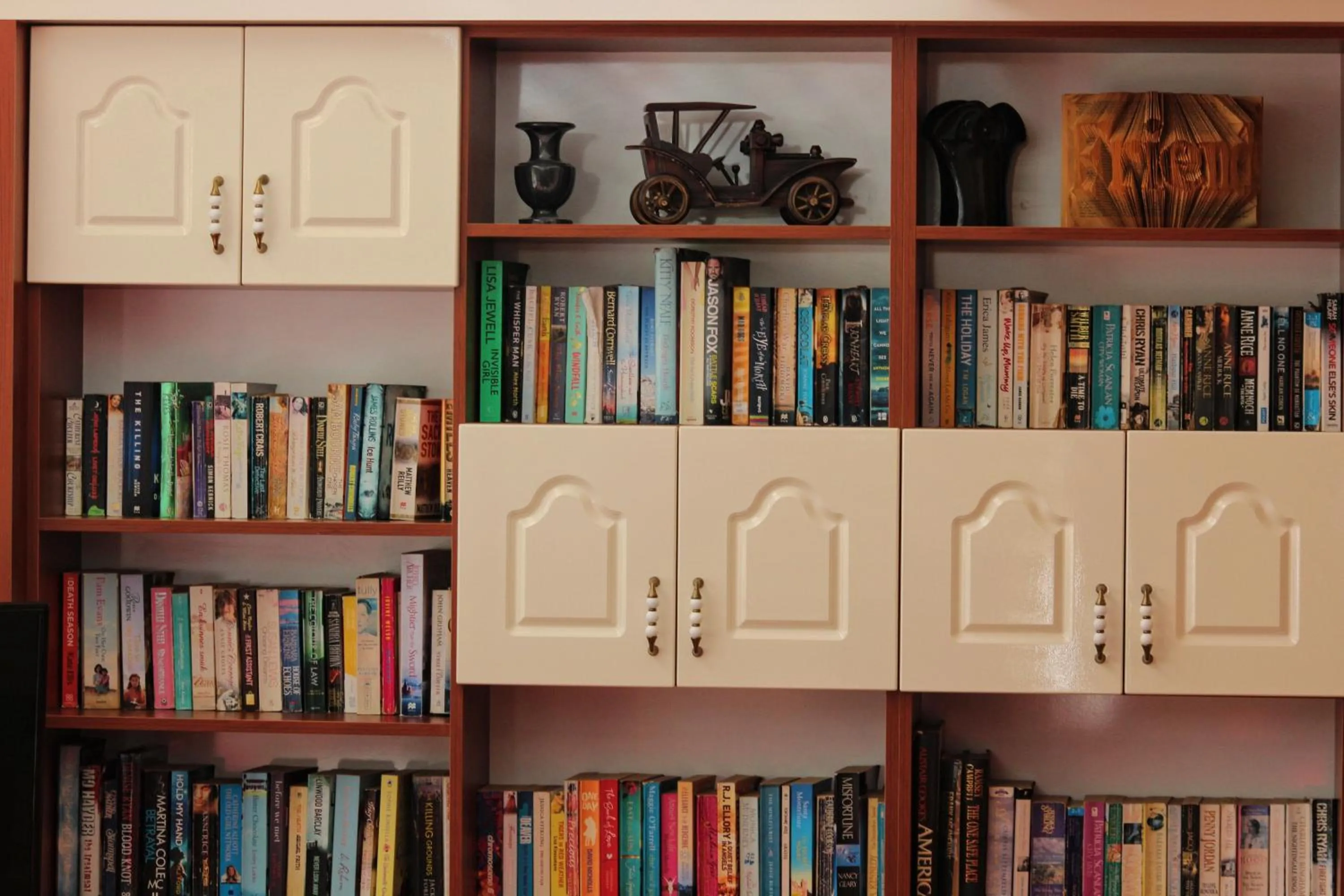 Library in Panormos Hotel