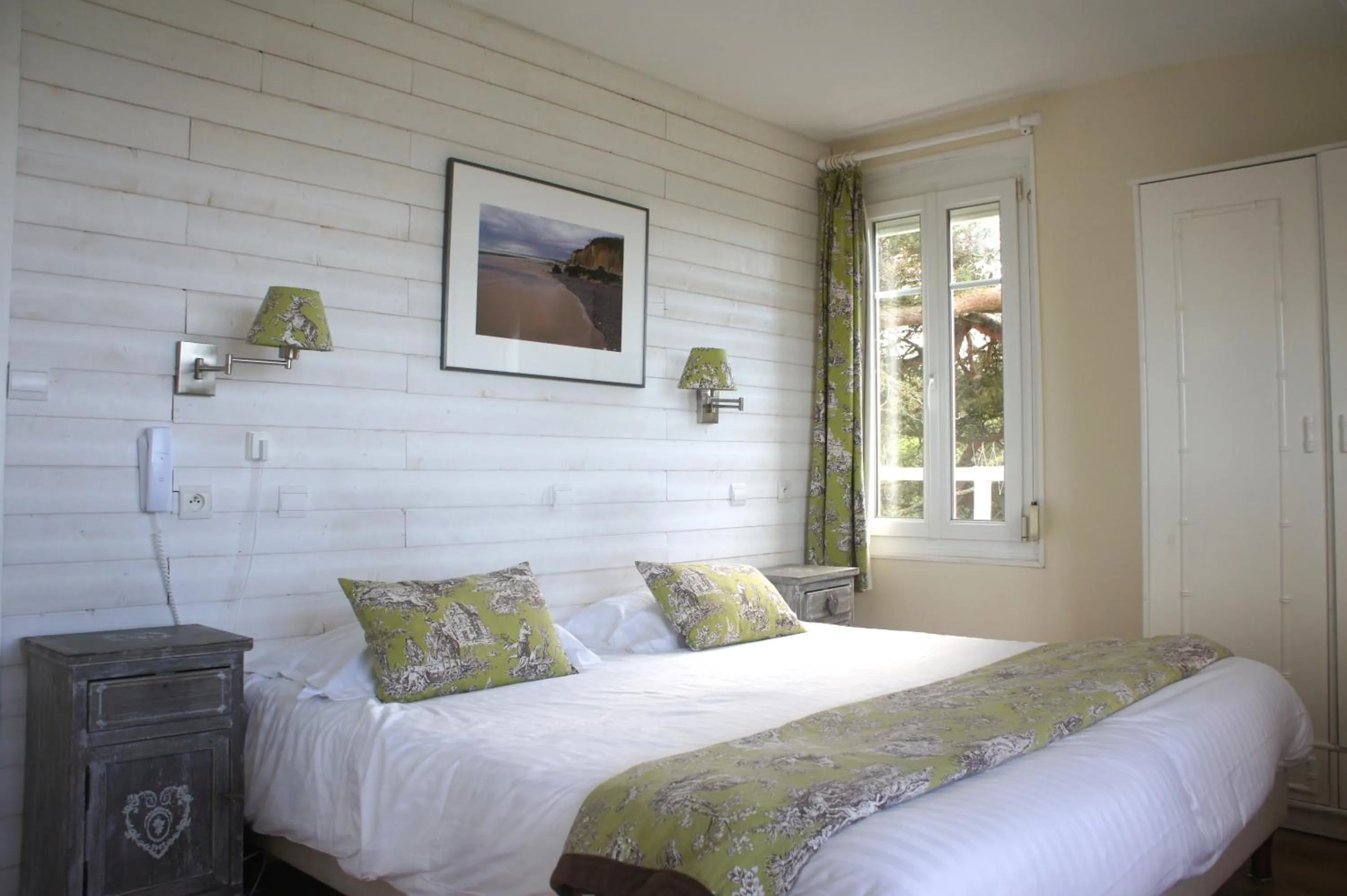 Bed in Hôtel De La Terrasse