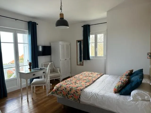 Bed in Hôtel De La Terrasse