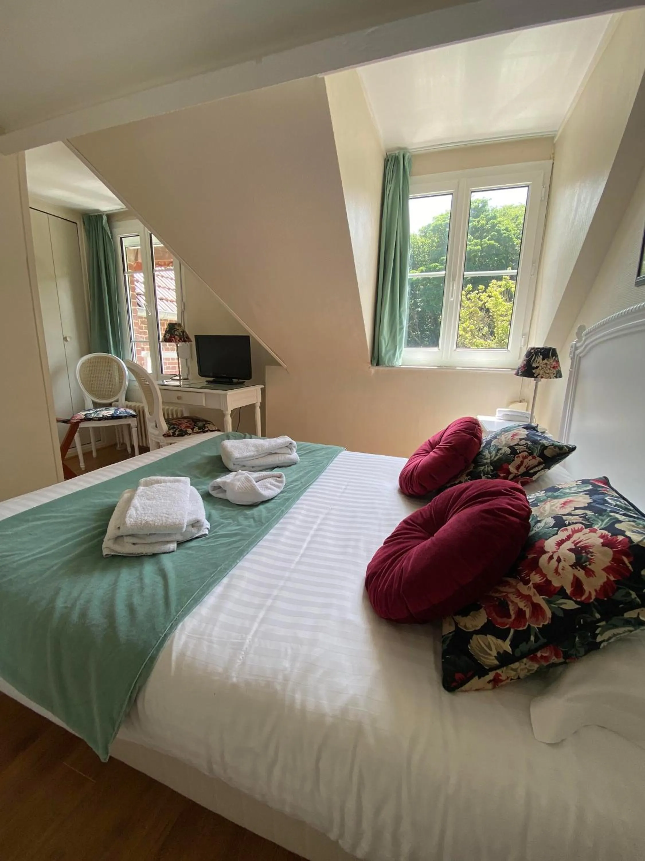 Bed in Hôtel De La Terrasse