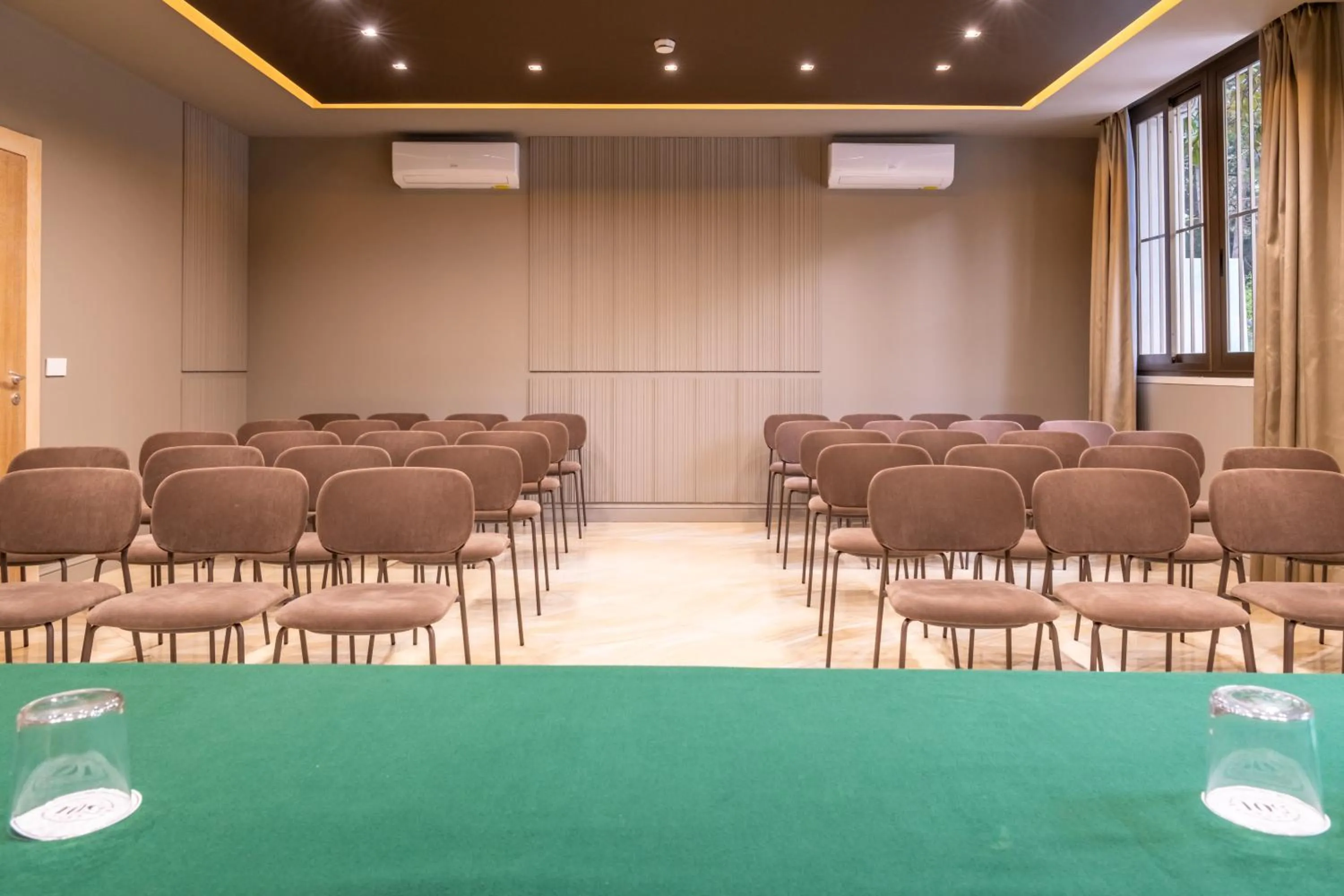 Meeting/conference room in 501 Hotel