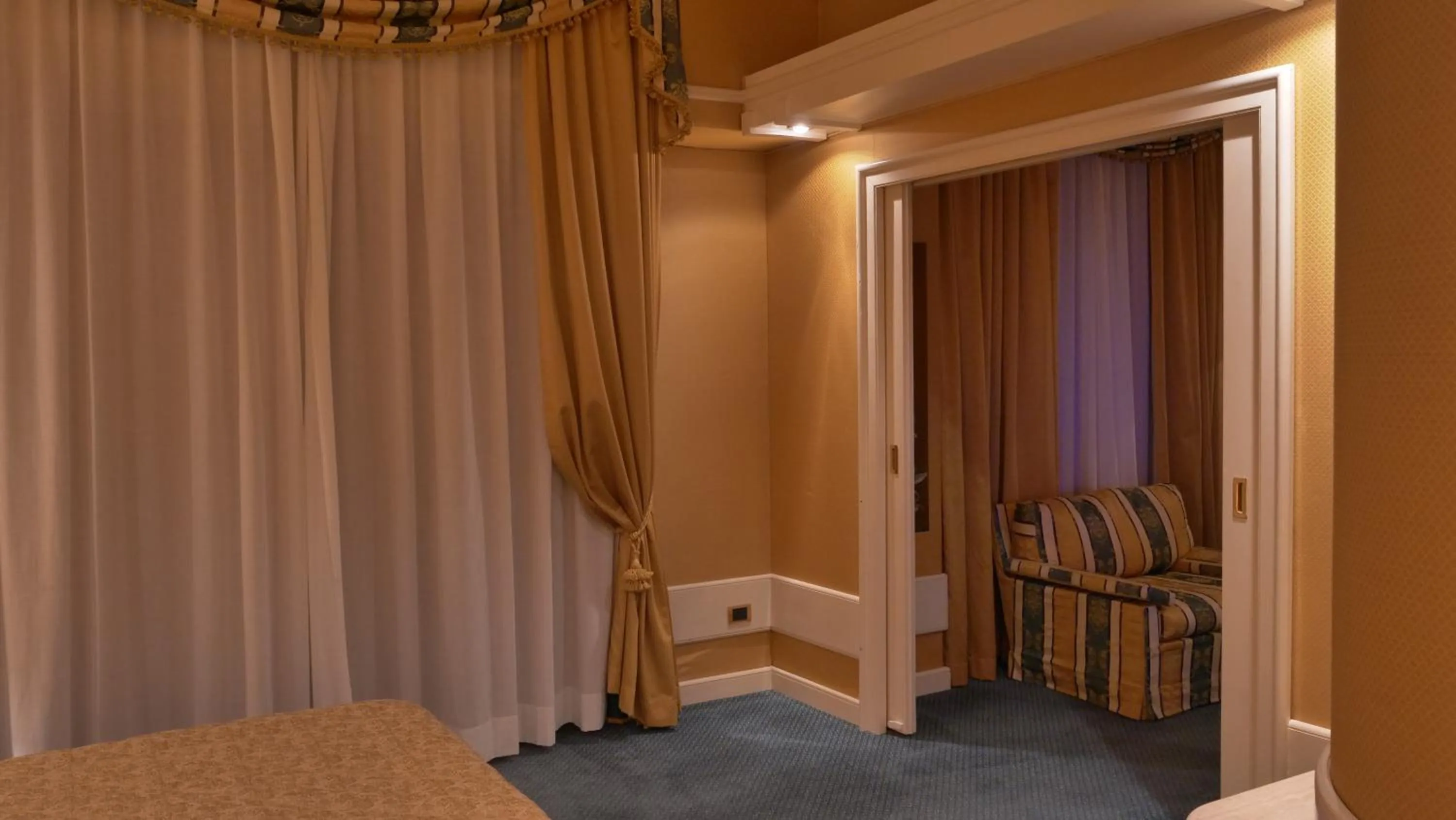 Balcony/Terrace, Bed in 501 Hotel