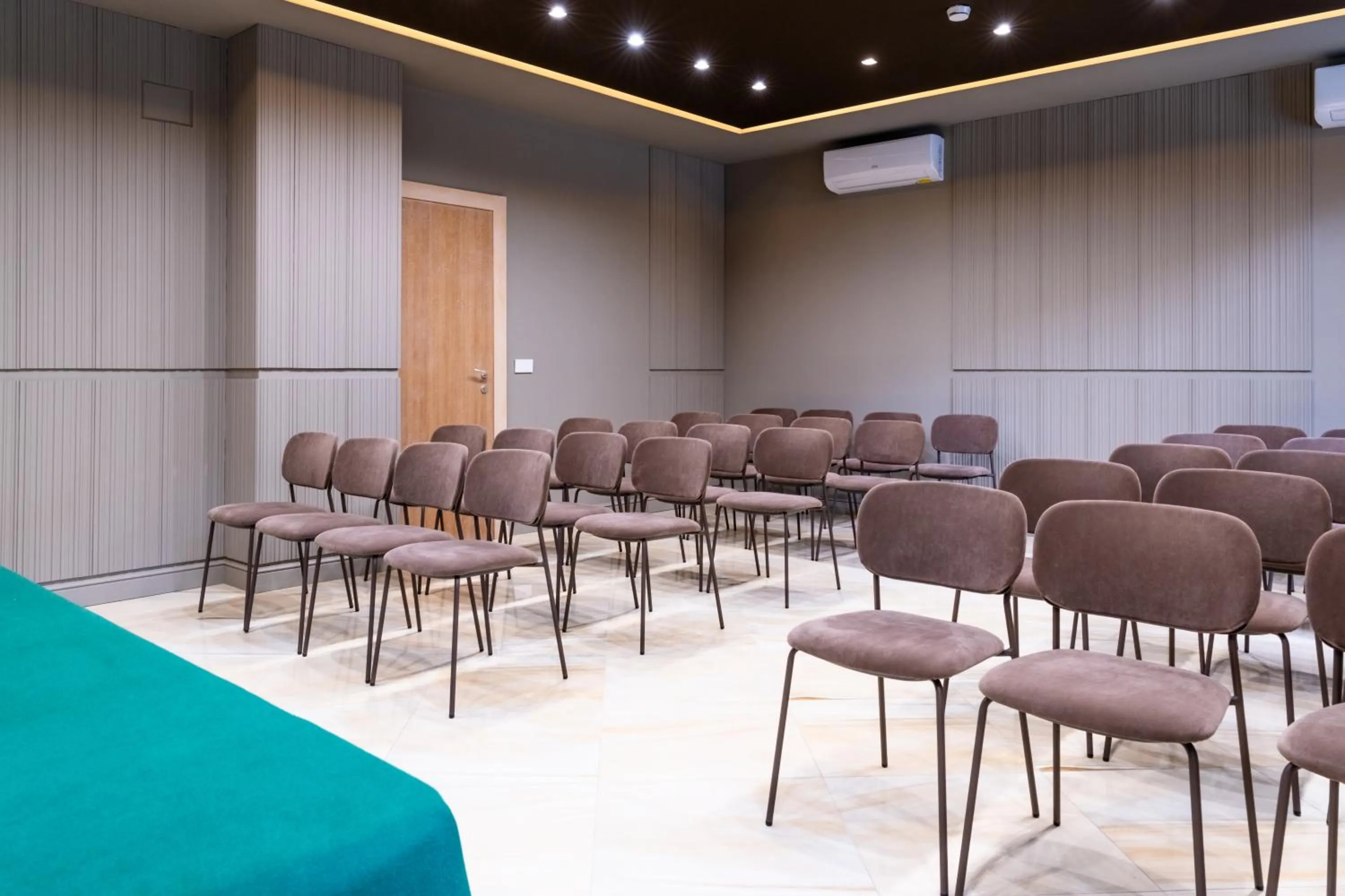 Meeting/conference room in 501 Hotel
