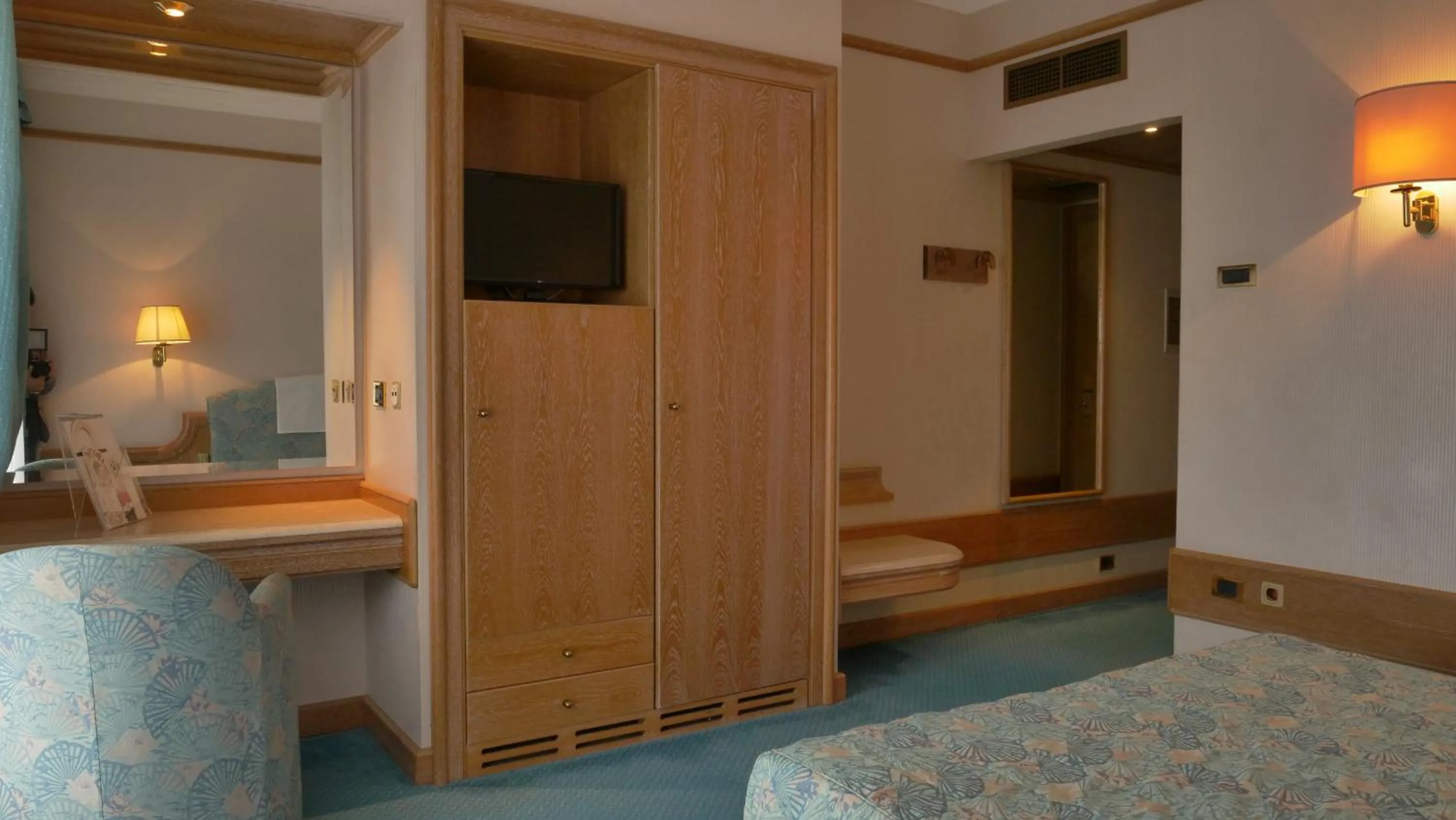 TV and multimedia, Bed in 501 Hotel