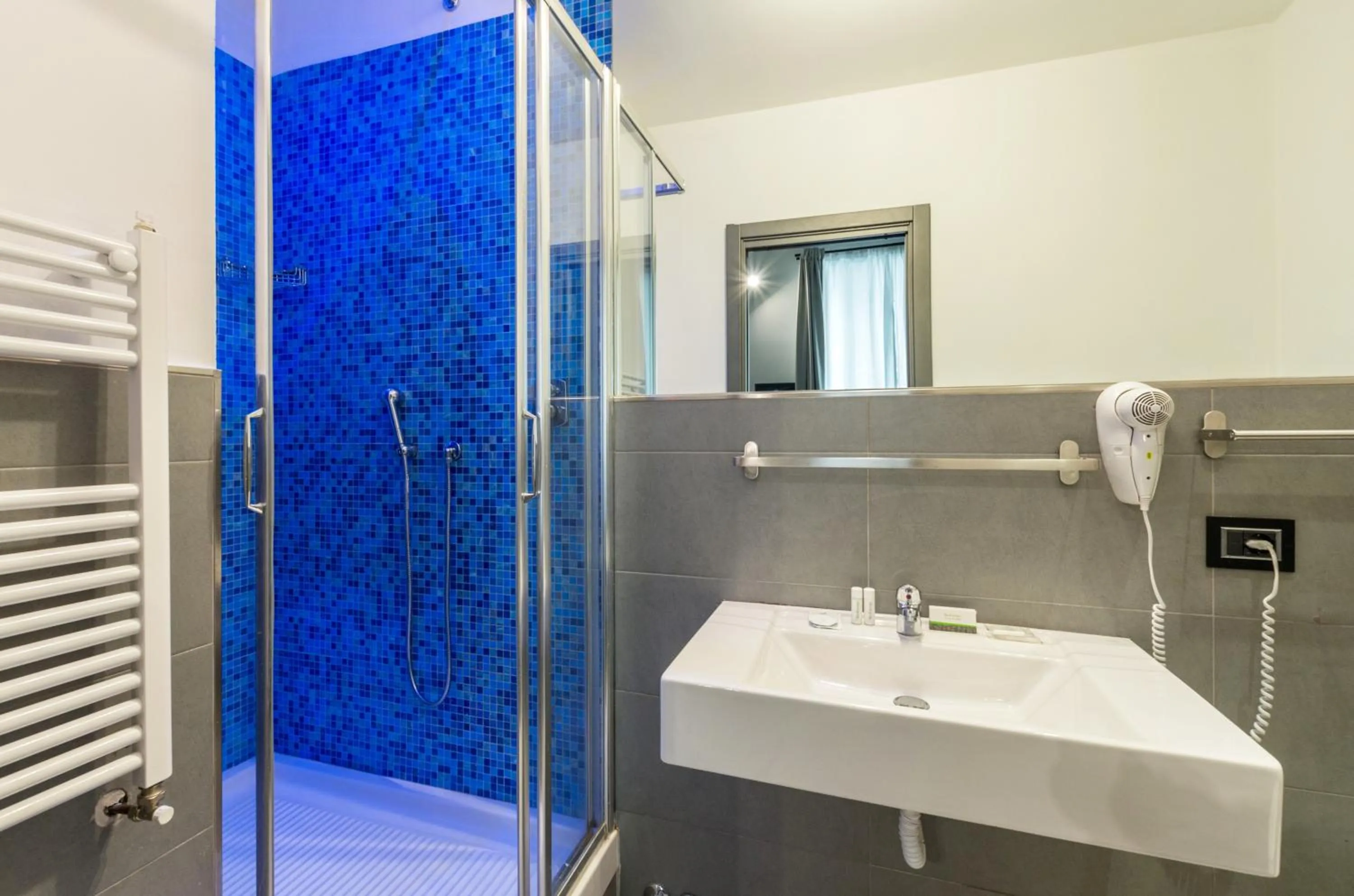 Shower in Merulana 139 Suites