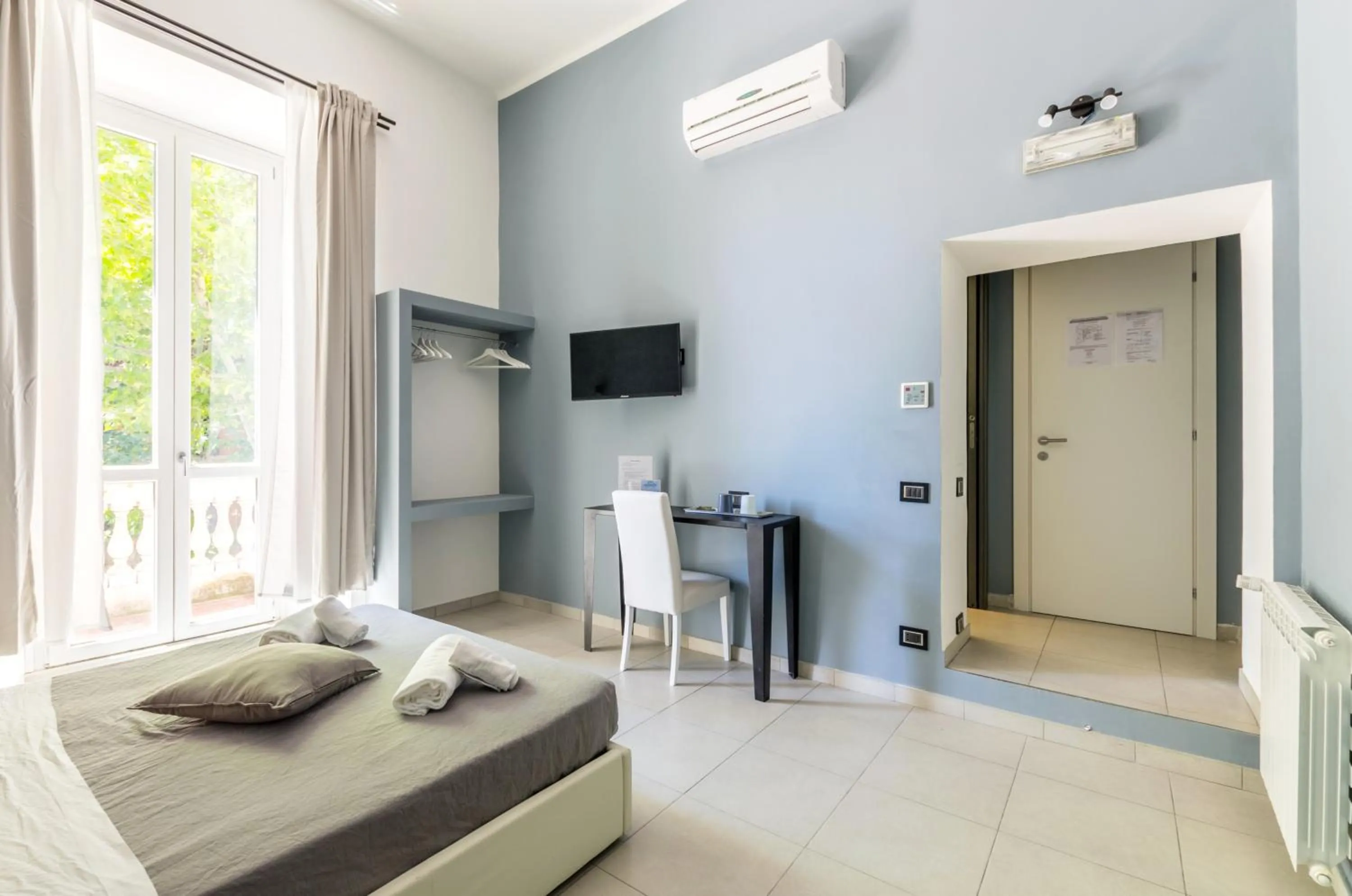 Photo of the whole room, Bed in Merulana 139 Suites